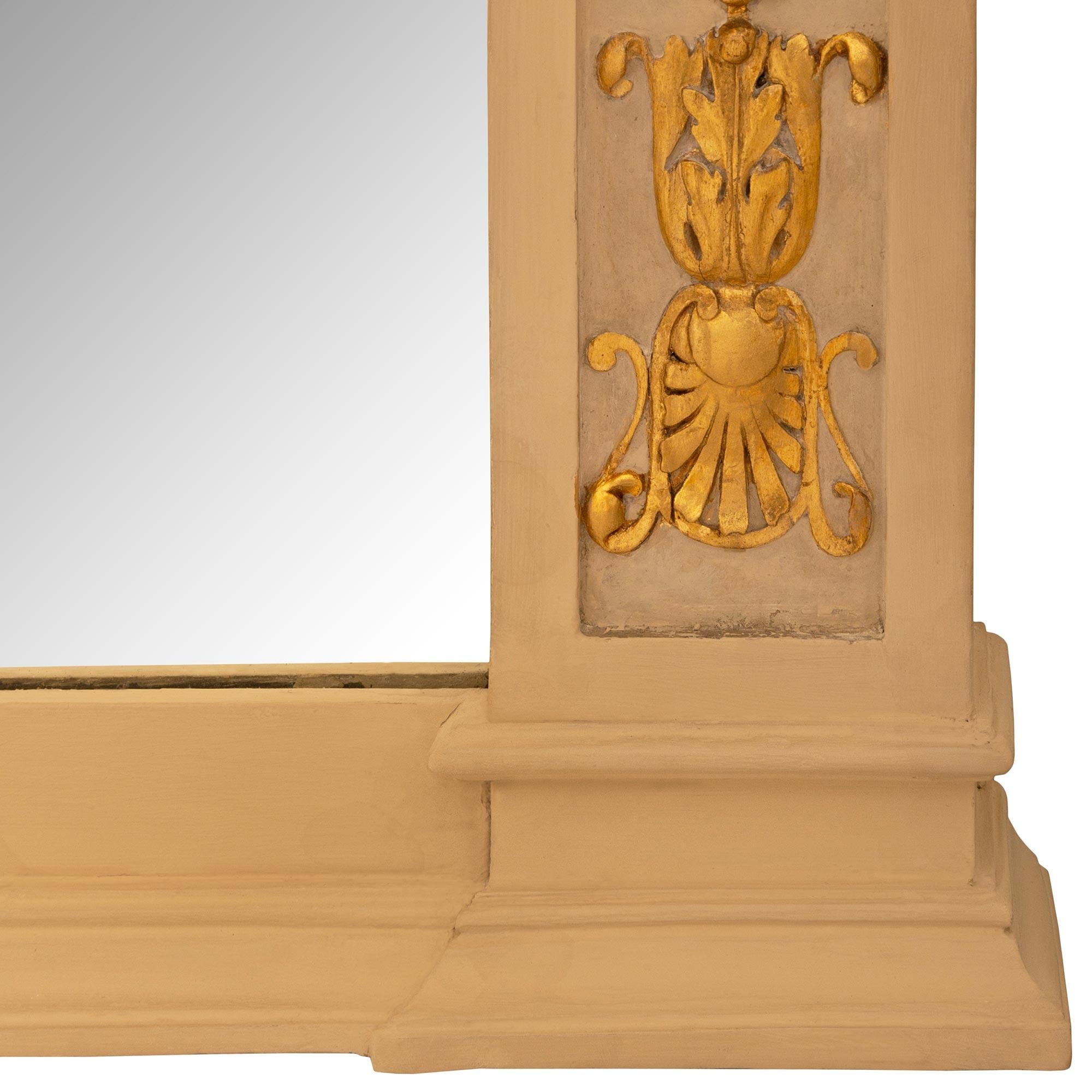 Paire de miroirs en bois doré et patiné de style Empire du XIXe siècle en vente 3