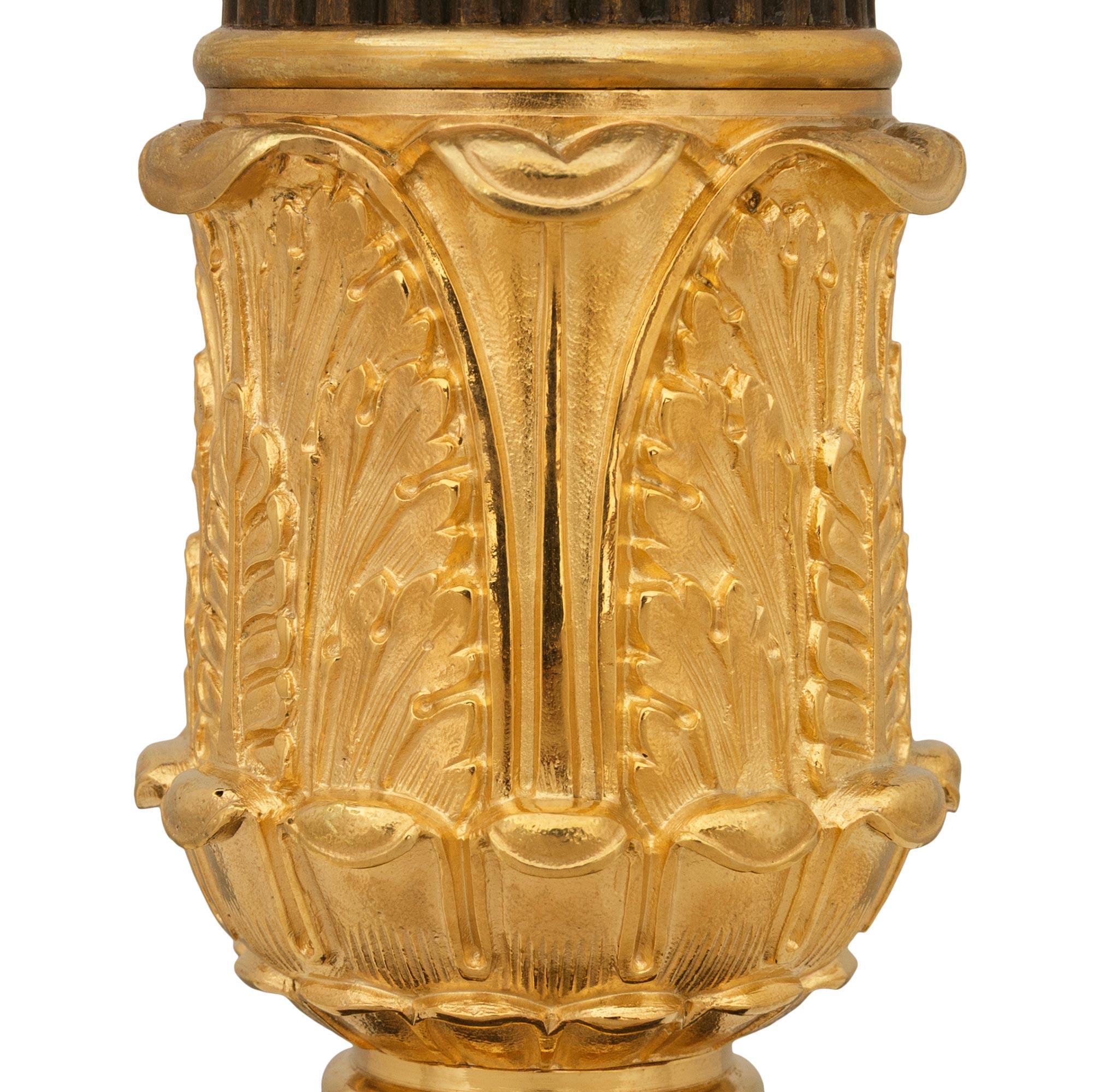 Pareja de lámparas francesas del siglo XIX de Bronce patinado y Ormolu de estilo Imperio en venta 2