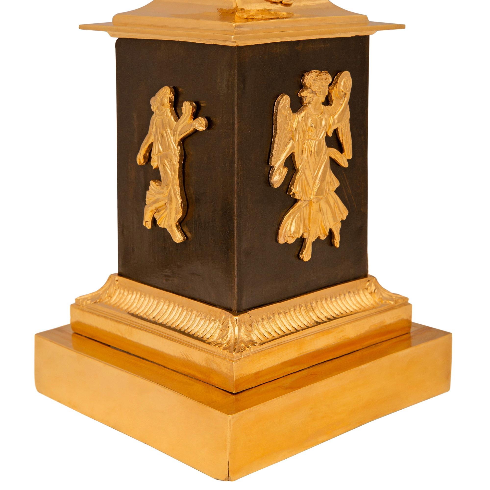 Paire de lampes en bronze patiné et bronze doré de style Empire du XIXe siècle en vente 3