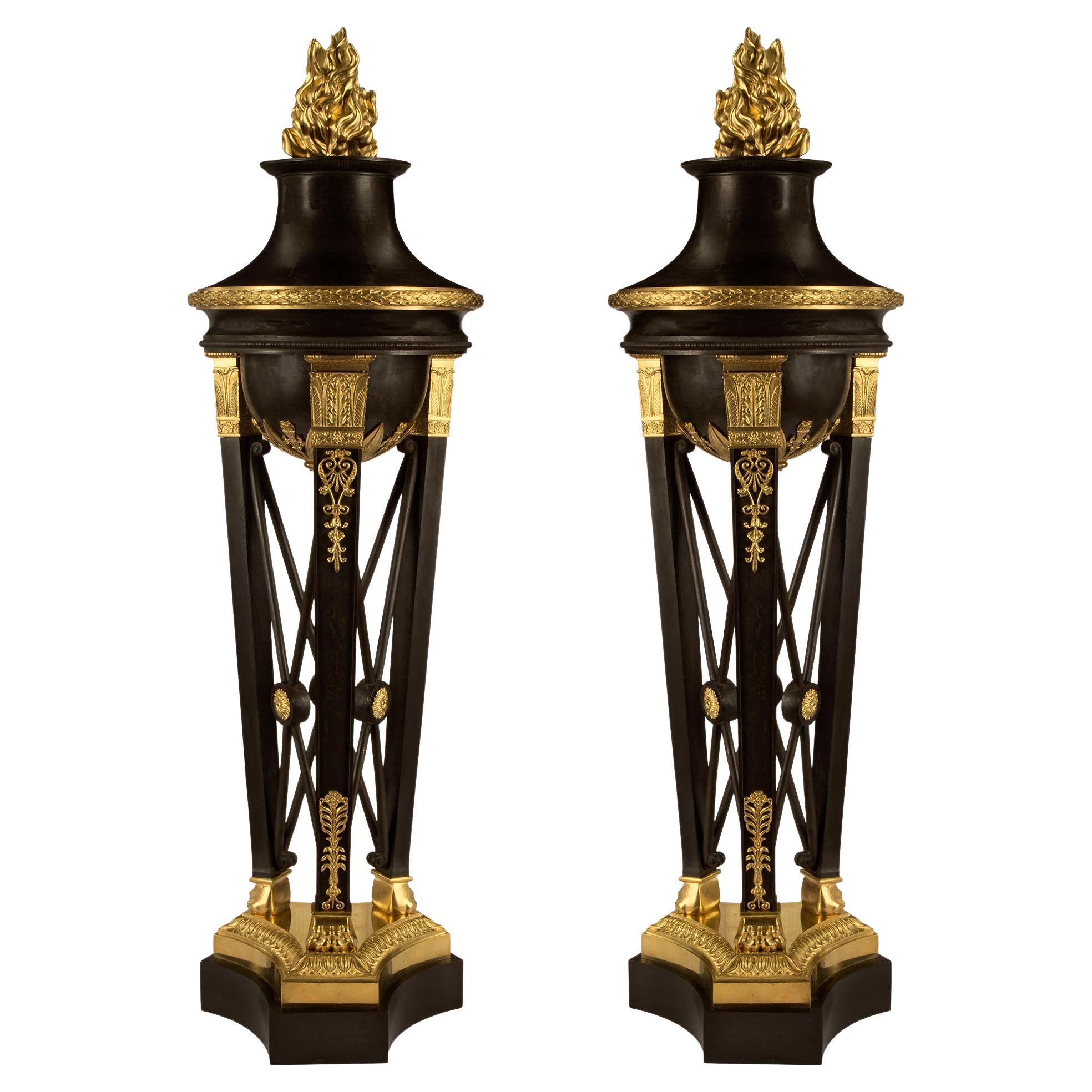 Coppia di parfums Brûle francesi del XIX secolo del periodo Primo Impero in bronzo e ormolu