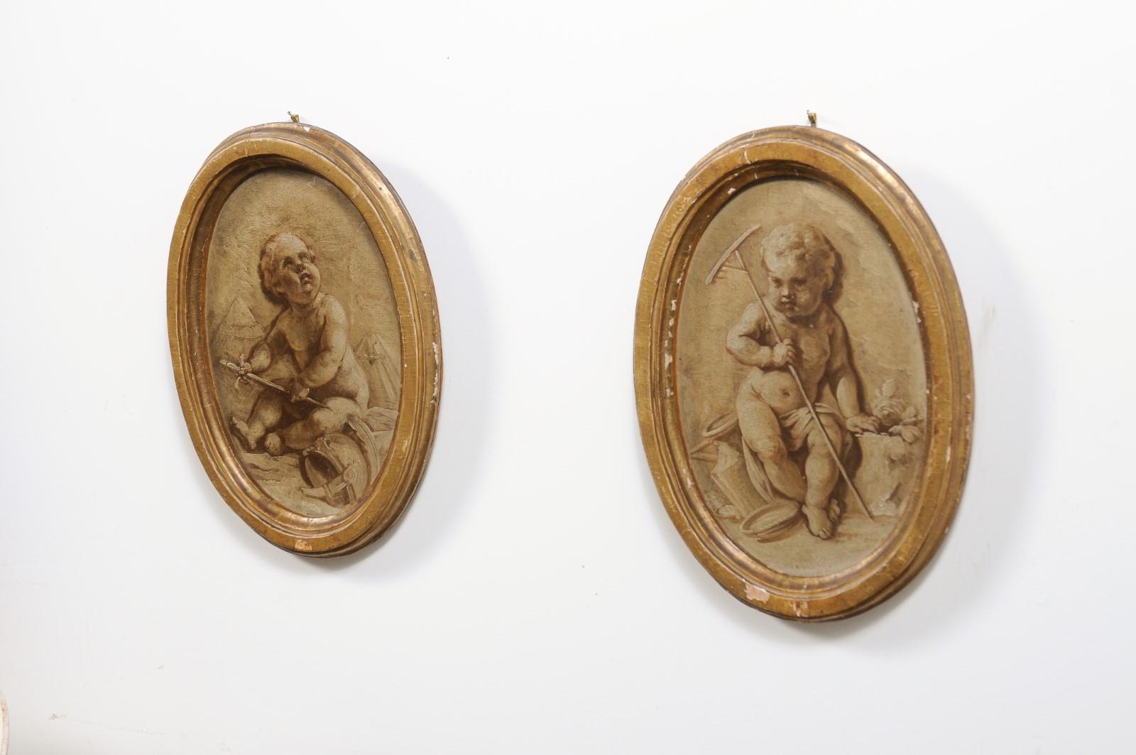 Wood Pair of French 19th Century Framed Oval Grisaille Paintings Depicting Two Putti For Sale