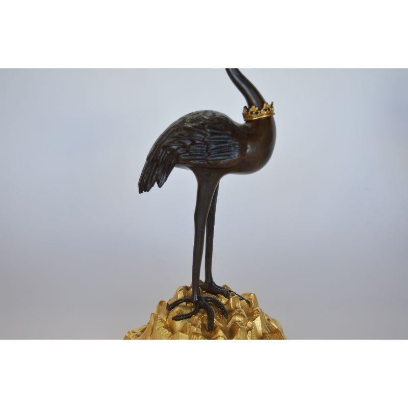 Paar französische vergoldete und patinierte Crane-Kerzenständer aus Bronze des 19. (19. Jahrhundert) im Angebot