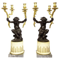 Feines Paar französischer figuraler Kandelaber aus vergoldeter und patinierter Bronze des 19. Jahrhunderts
