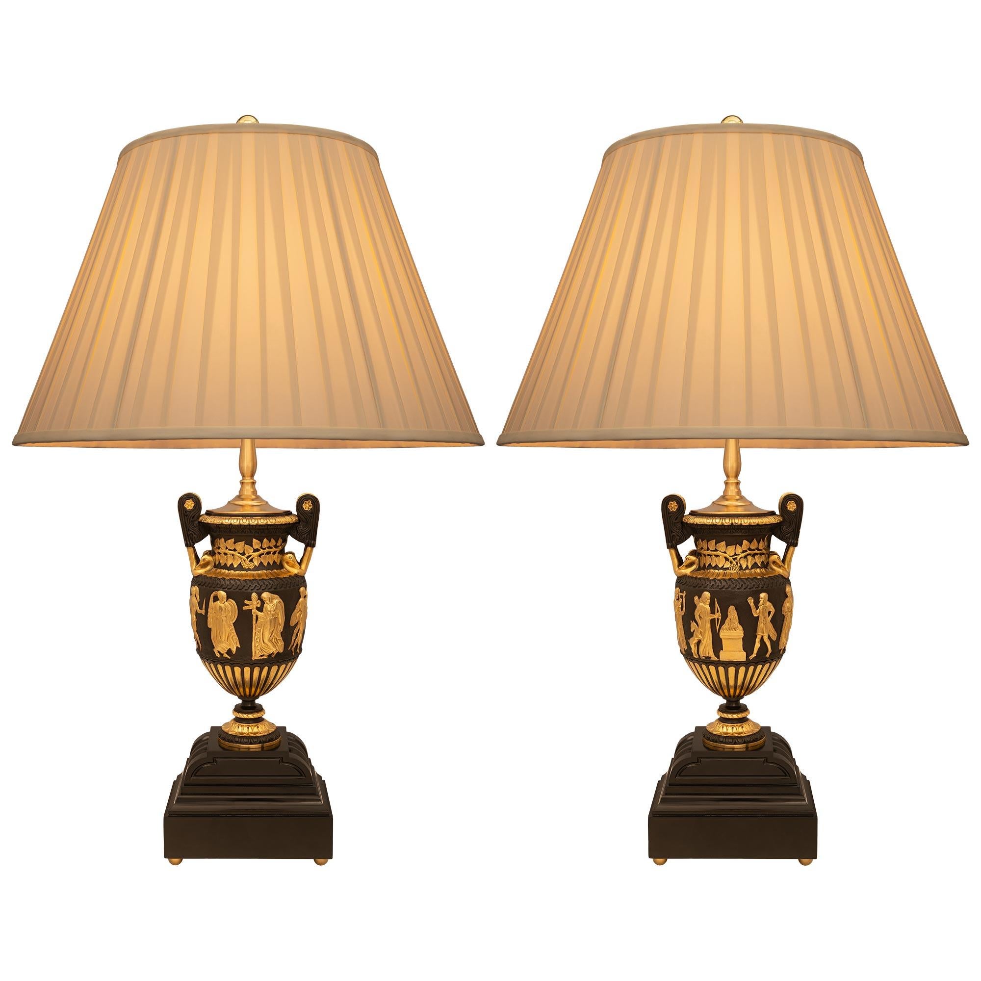 Paire de lampes d'époque Grand Tour du 19ème siècle en bronze et marbre en vente 1