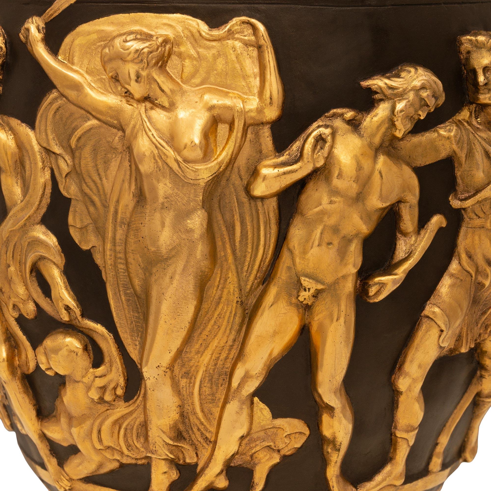 XIXe siècle Paire de lampes françaises d'époque Grand Tour du 19ème siècle en bronze, bronze doré et marbre en vente