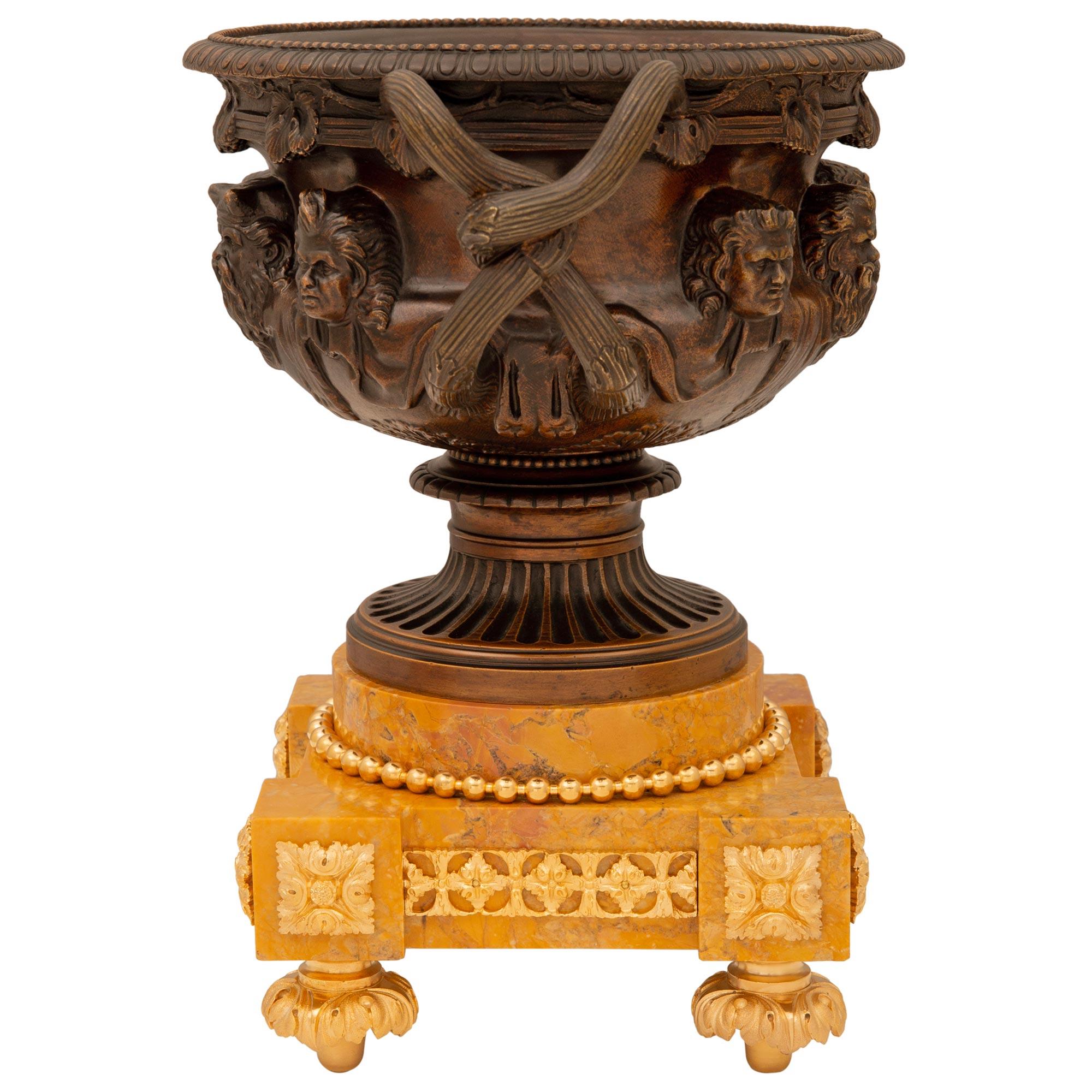 XIXe siècle Paire d'objets d'époque Louis XVI du 19e siècle, de style Grand Tour. en vente