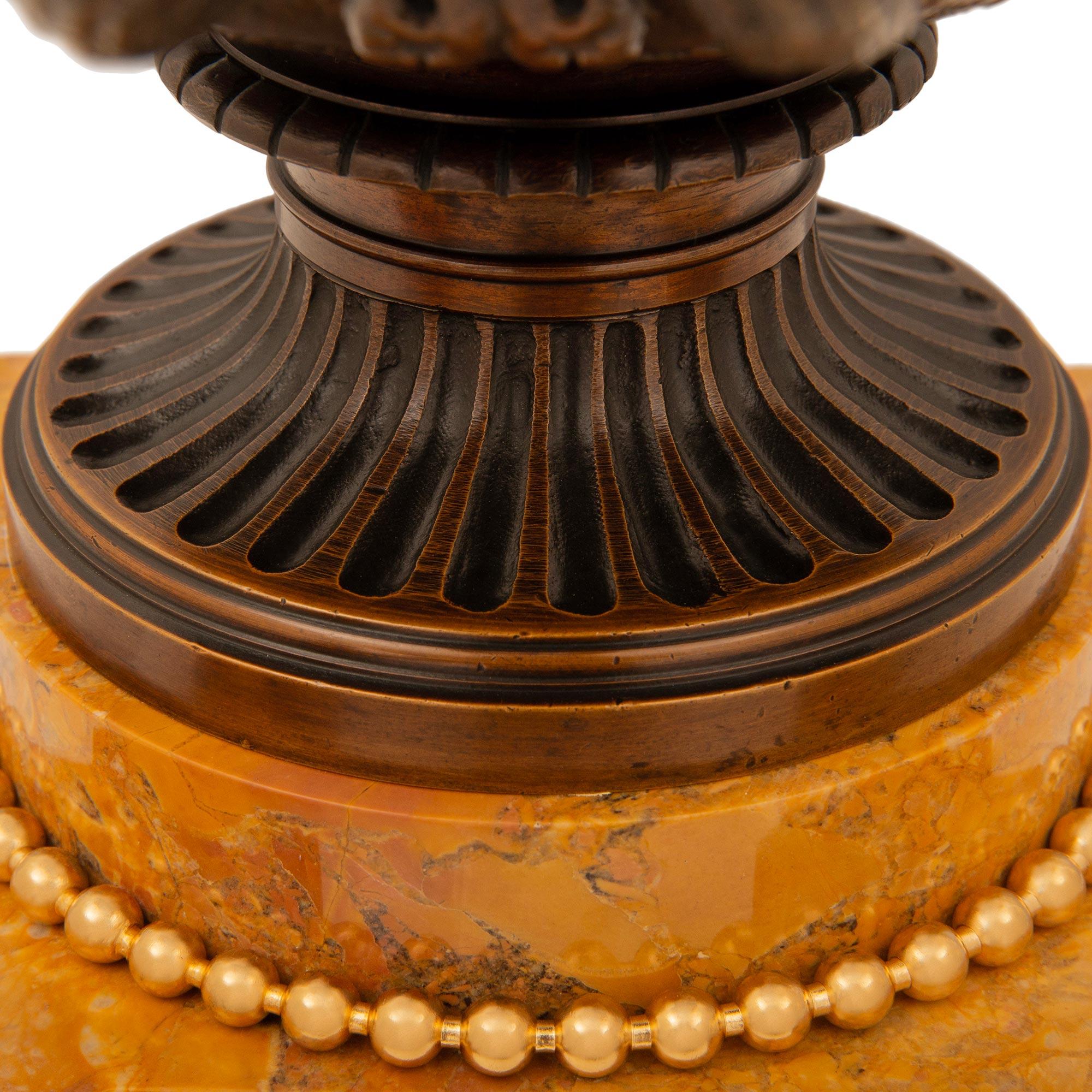 Paire d'objets d'époque Louis XVI du 19e siècle, de style Grand Tour. en vente 3