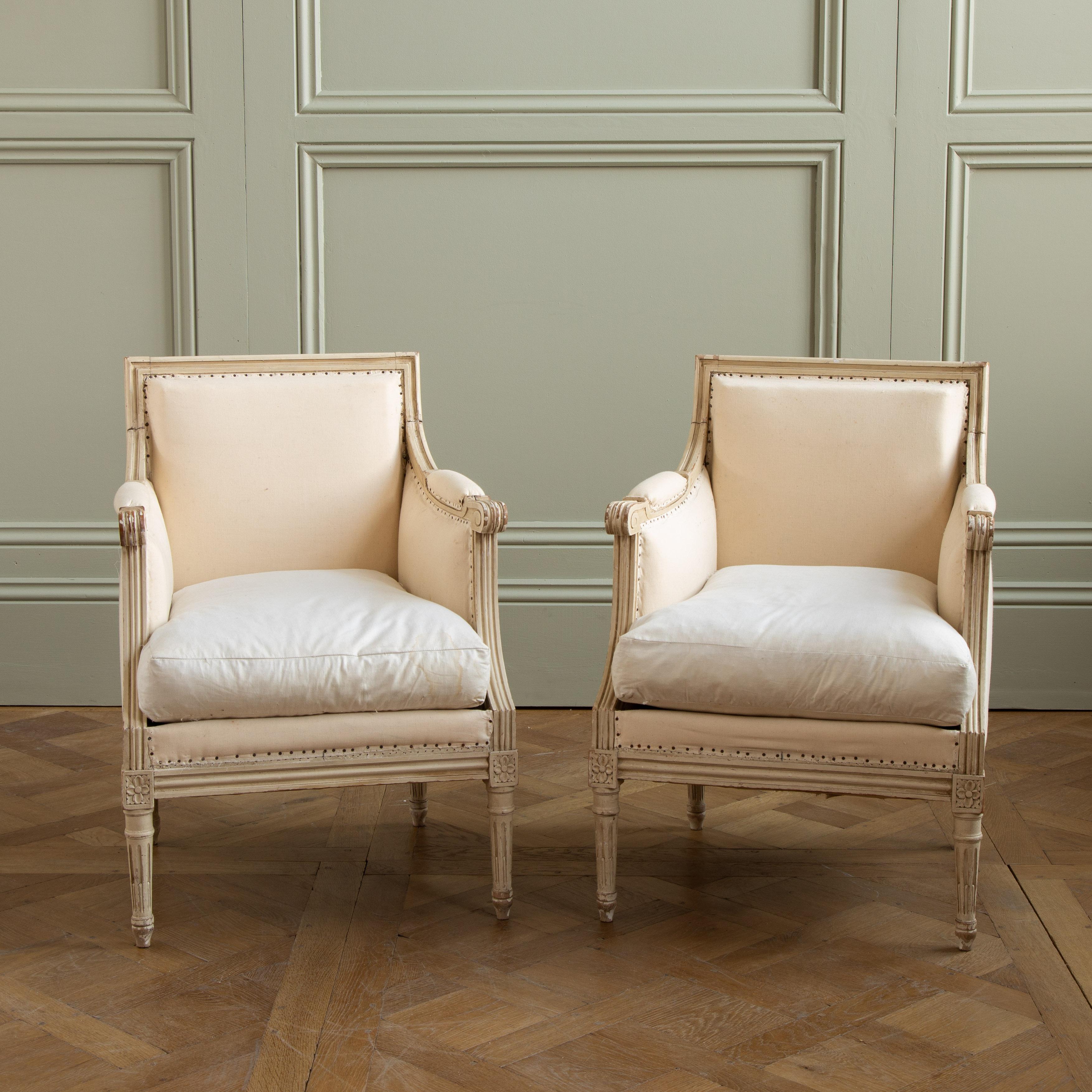 Pair Of French 19th Century Hand Painted Bergere Chairs In Antique White Patina In Good Condition In London, Park Royal
