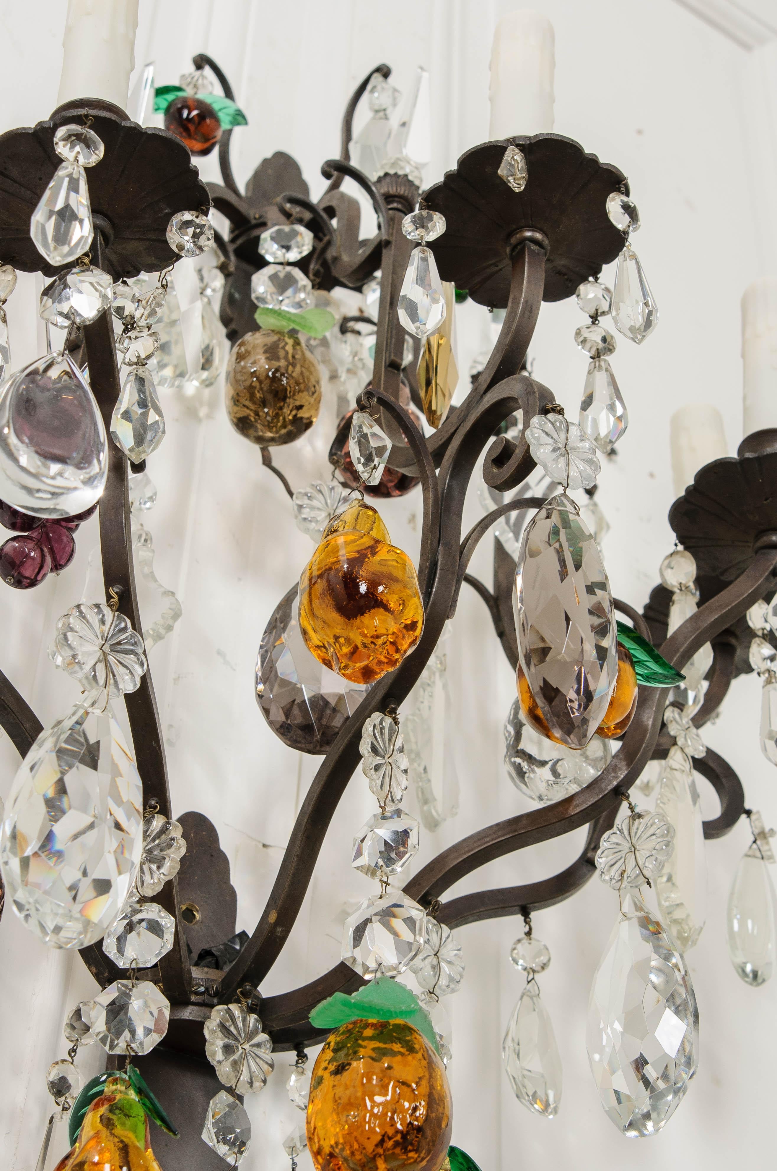 Autre Paire d'appliques à fruits françaises en fer et cristal du 19ème siècle en vente