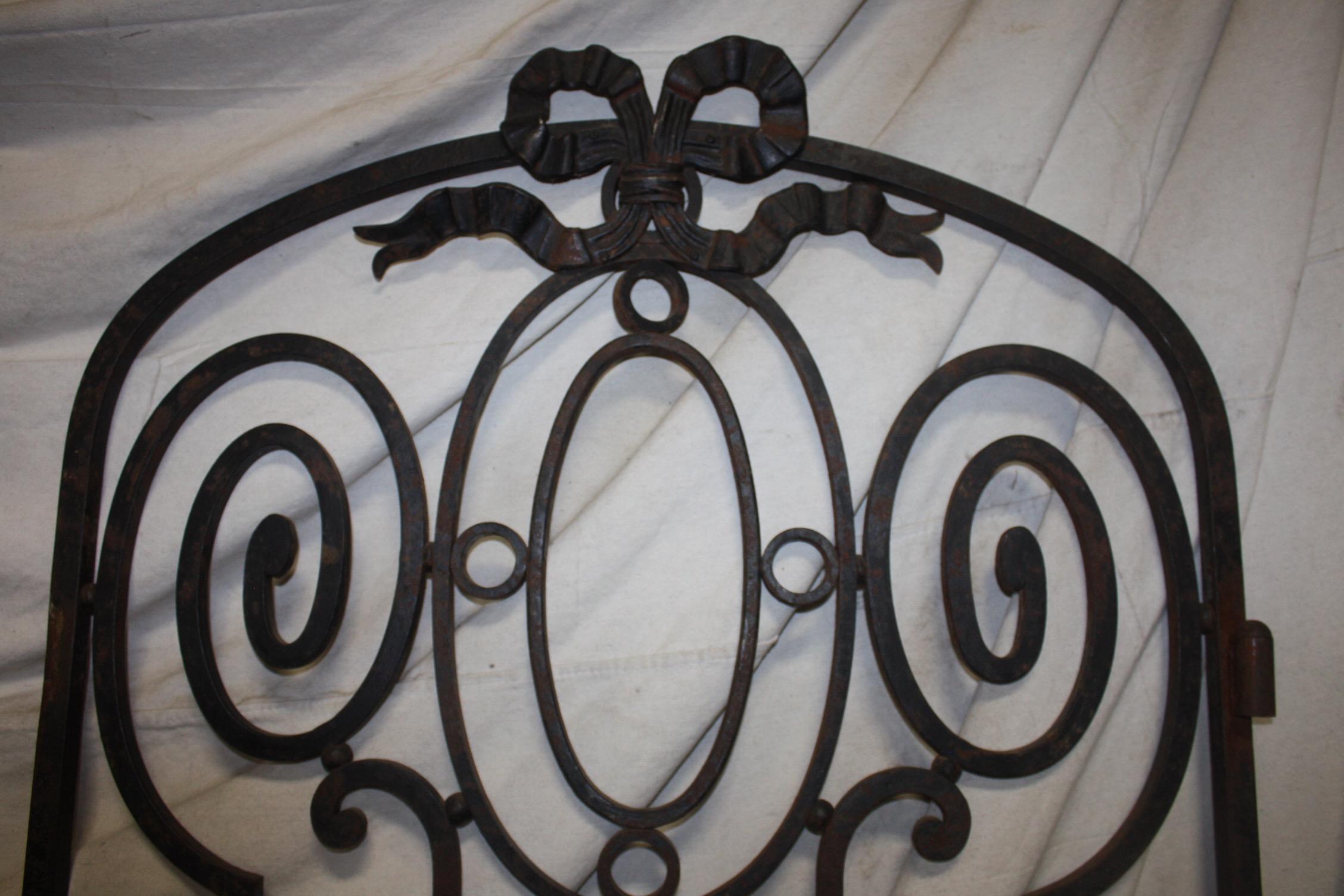 Pair of French 19th Century Iron Gates For Sale 1