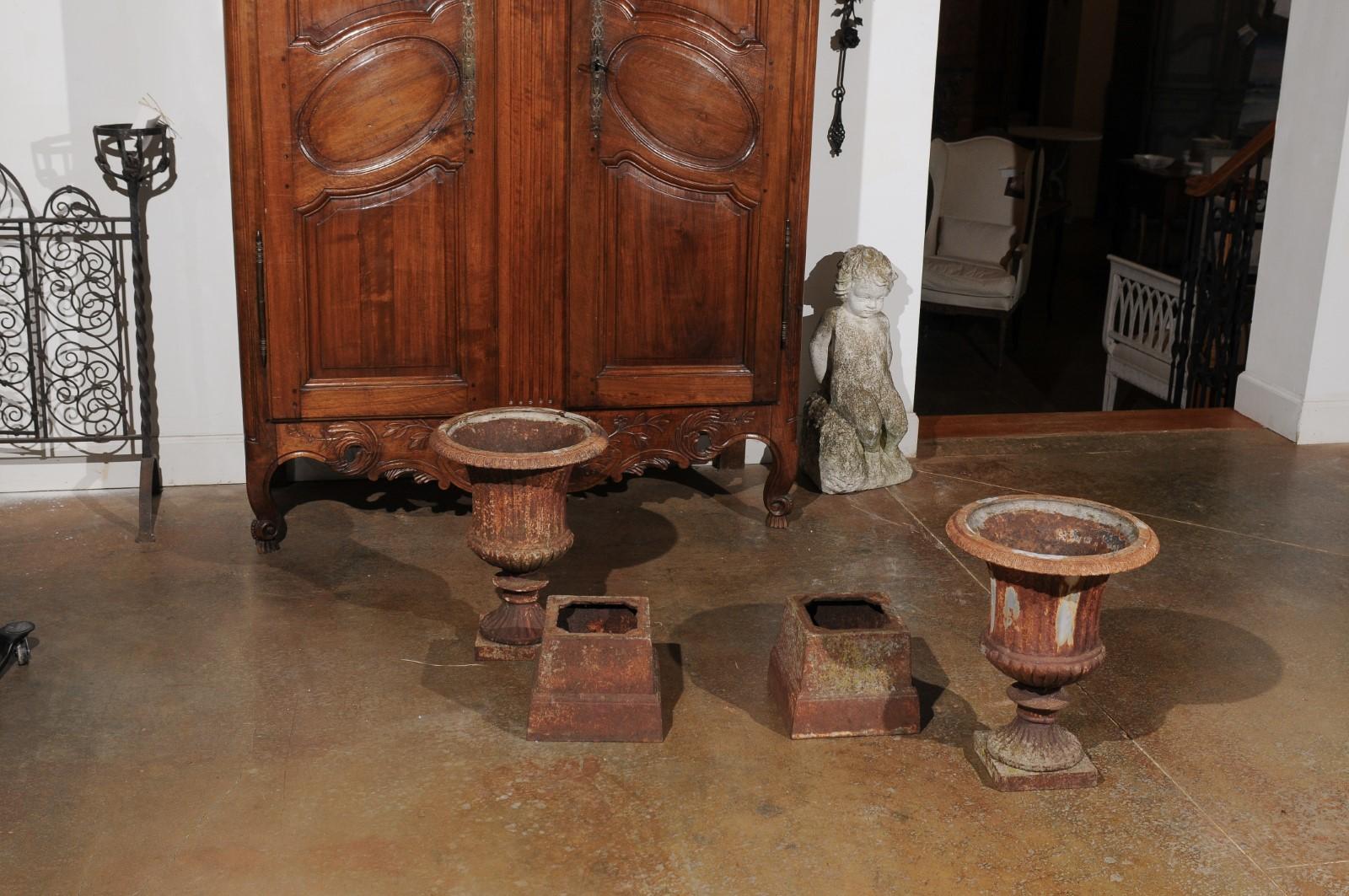 Pair of French 19th Century Iron Médicis Vases on Stepped Pedestals with Patina For Sale 8