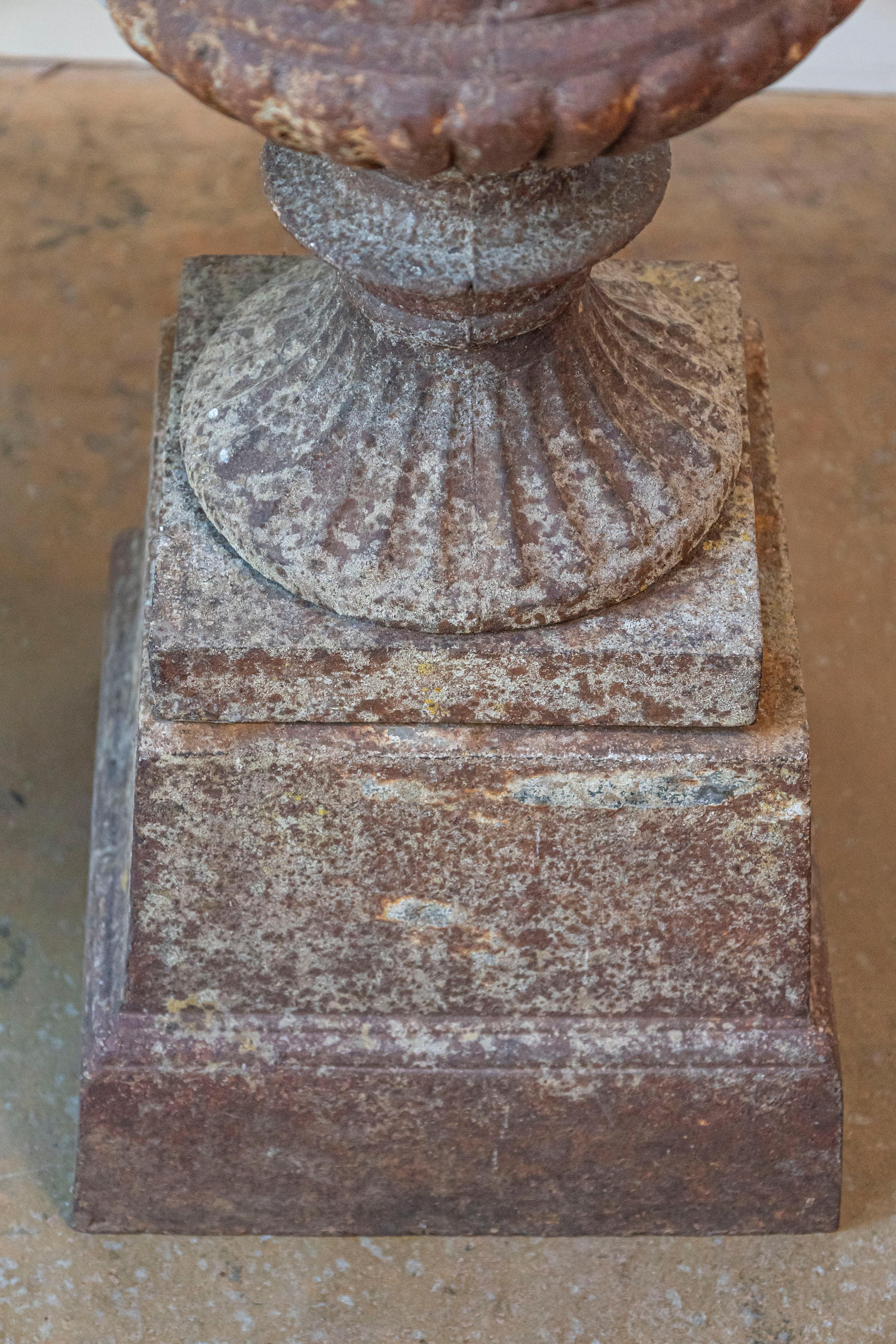 Pair of French 19th Century Iron Médicis Vases on Stepped Pedestals with Patina For Sale 3