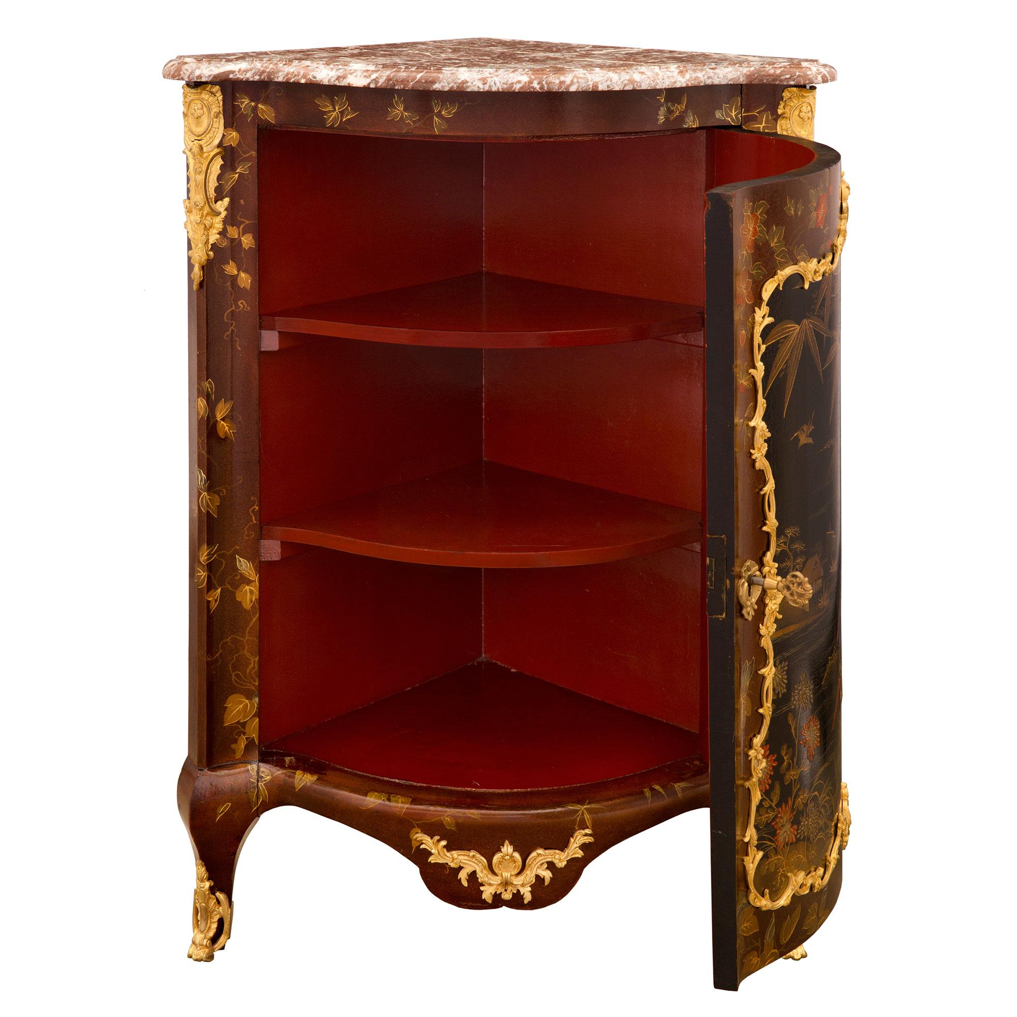 Pair of French 19th Century Japanese Lacquer and Marble Encoignure Cabinets For Sale 1
