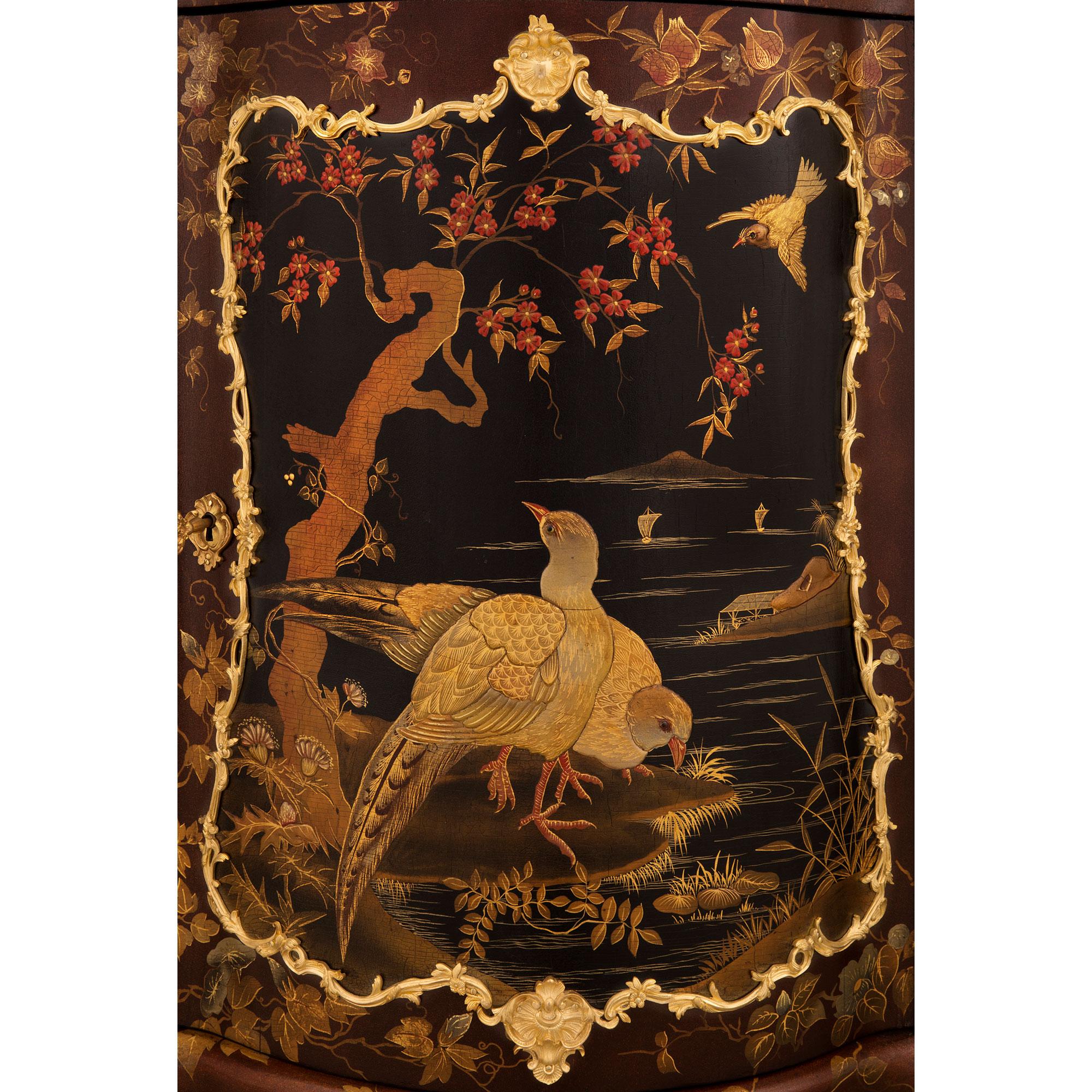 Bronze doré Paire de meuble de rangement de coin en laque japonaise et marbre du XIXe siècle français en vente