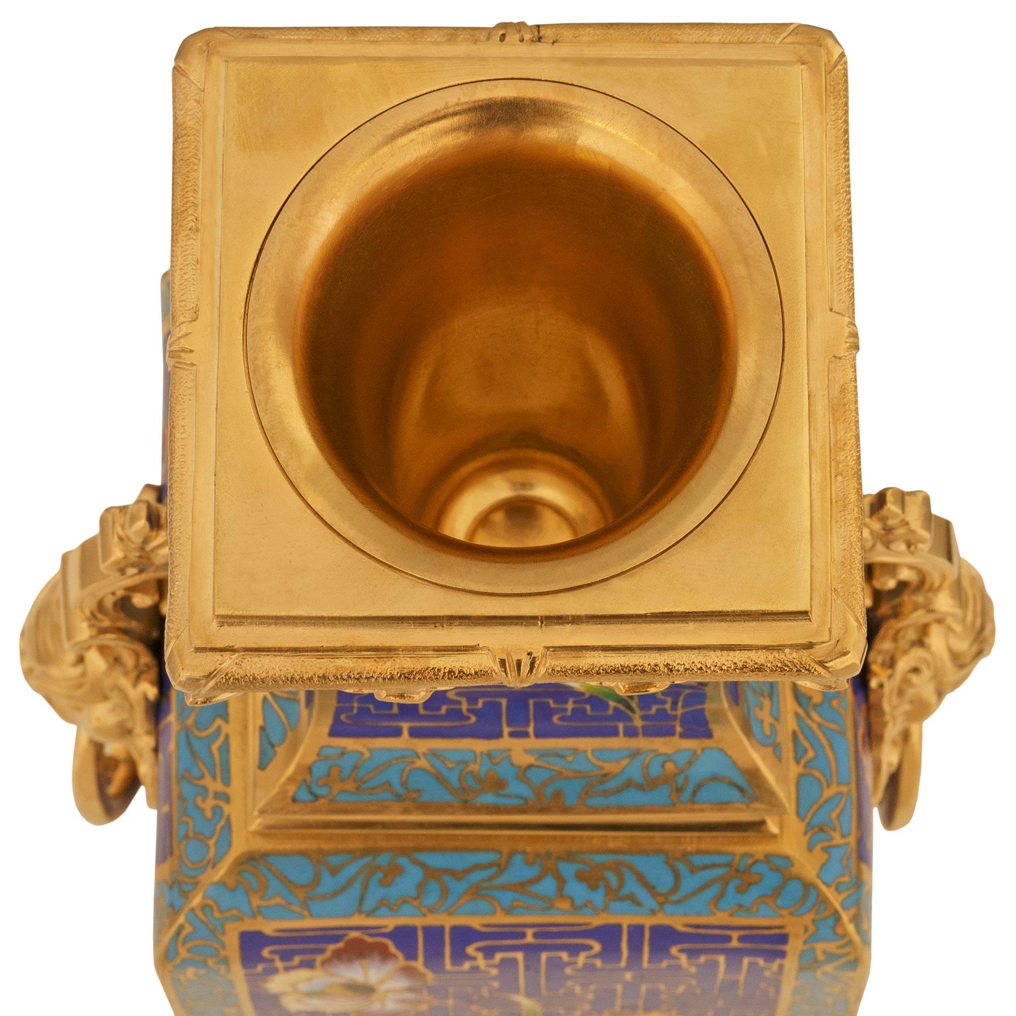 coppia di vasi francesi Japonisme st. Cloisonné e Ormolu del XIX secolo in vendita 4