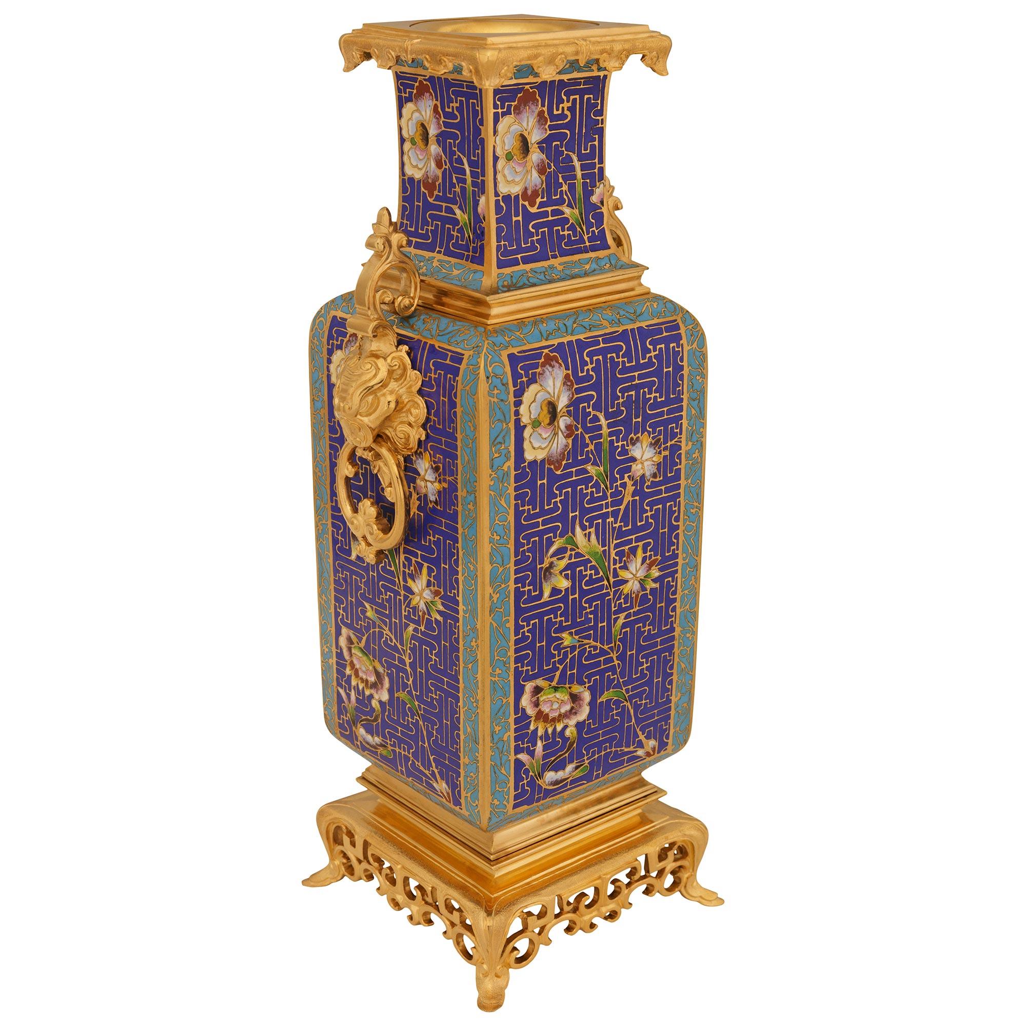 Giapponismo coppia di vasi francesi Japonisme st. Cloisonné e Ormolu del XIX secolo in vendita