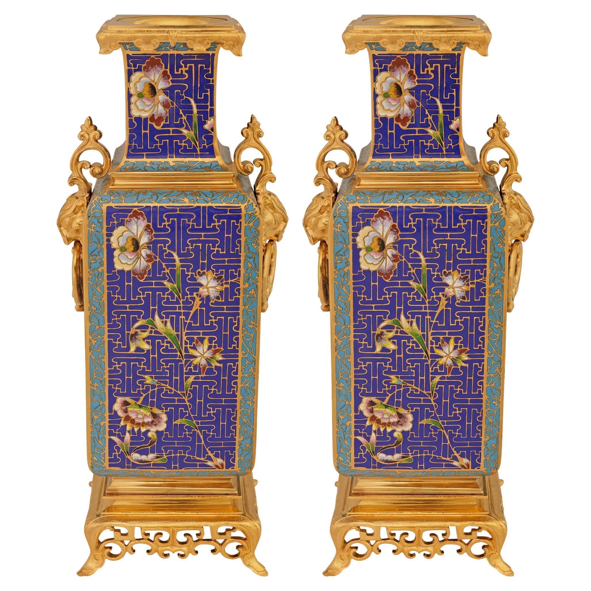 coppia di vasi francesi Japonisme st. Cloisonné e Ormolu del XIX secolo