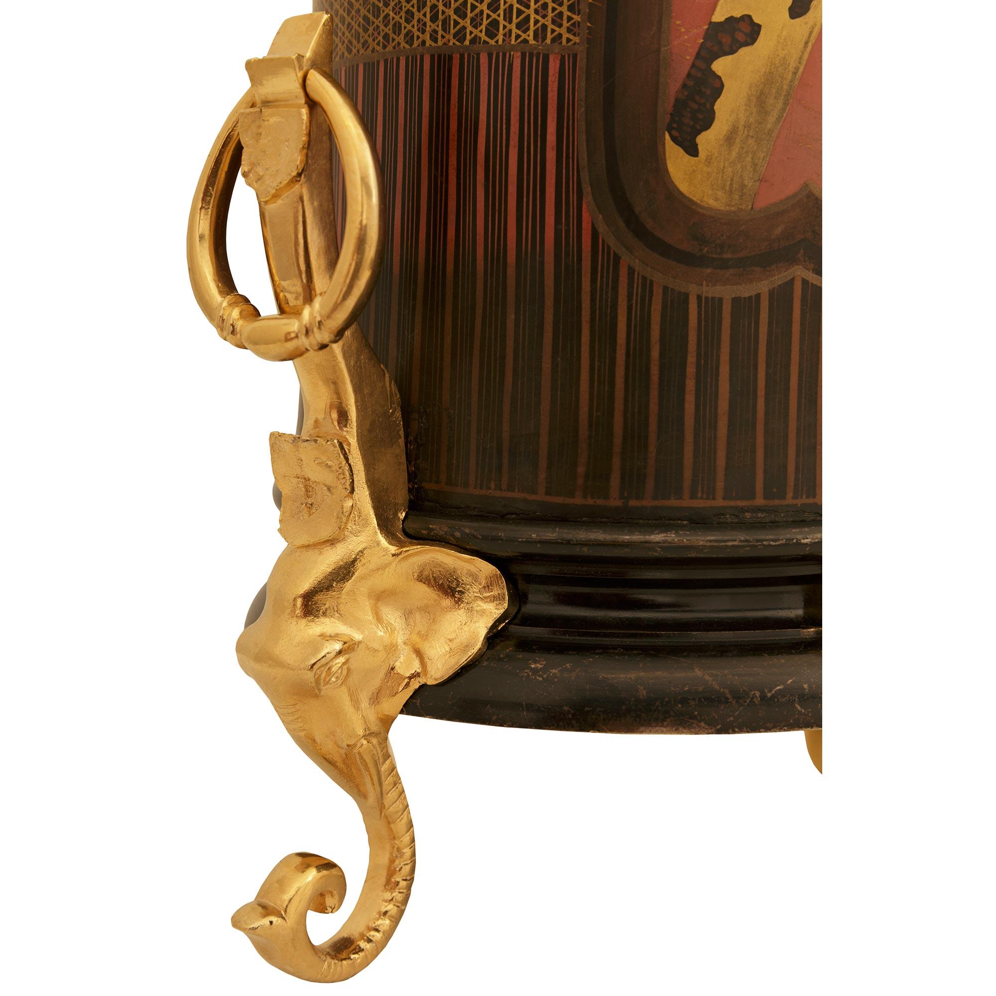 coppia di vasi francesi del XIX secolo in terracotta laccata, bronzo e ormeggio in vendita 5