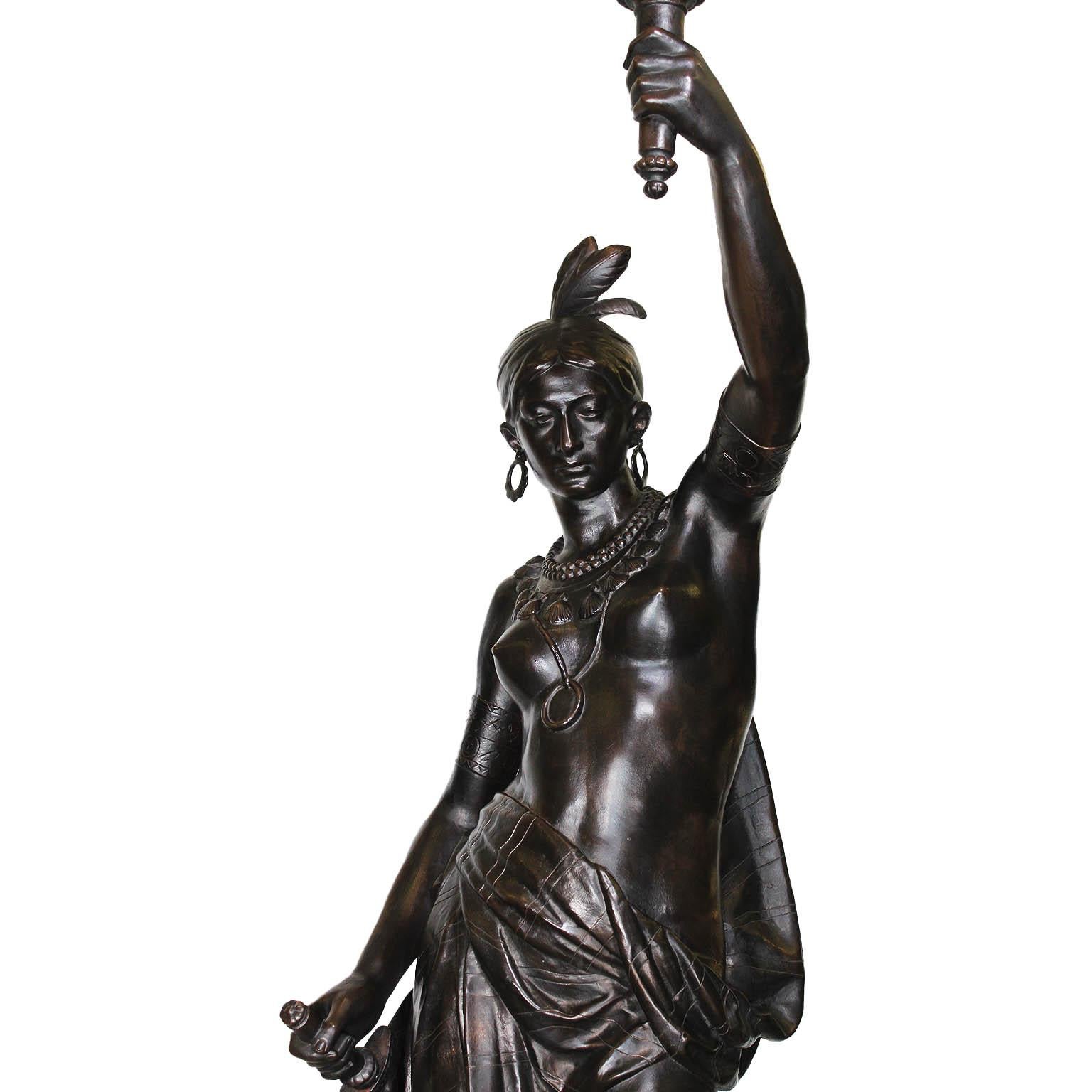 Francese Coppia di torce scultura in ferro fuso a grandezza naturale del XIX secolo, Val d'Osne in vendita