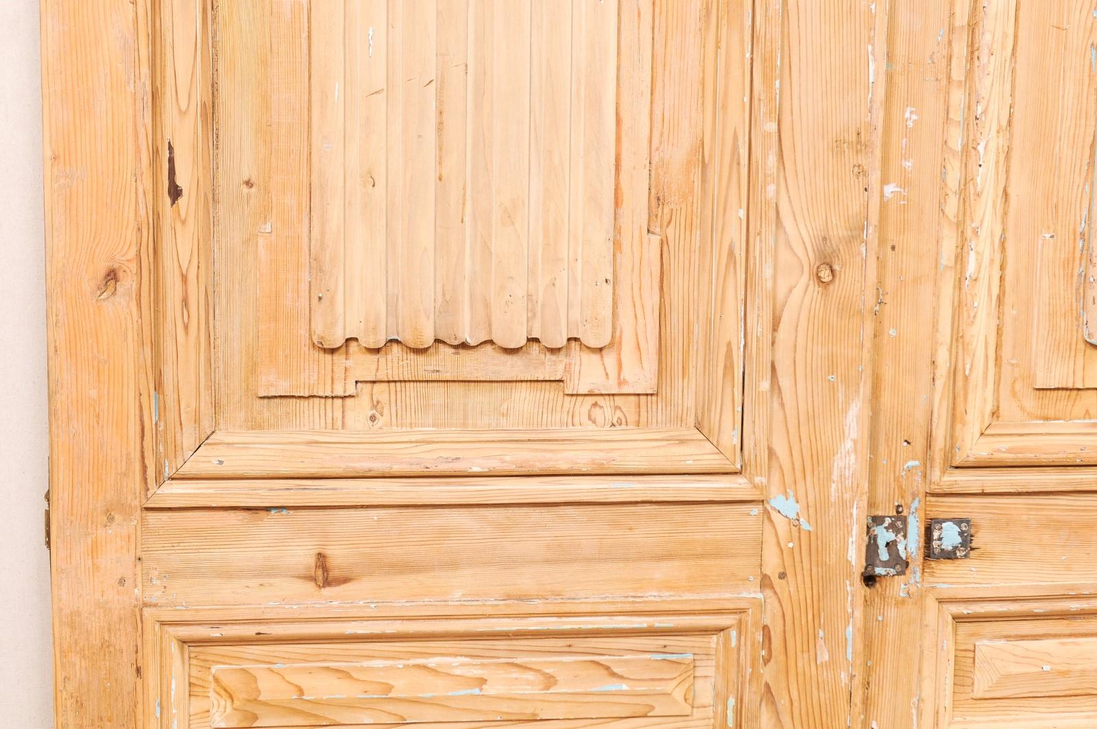 Paire de portes en bois sculpté et plié du XIXe siècle en provenance de France Bon état - En vente à Atlanta, GA