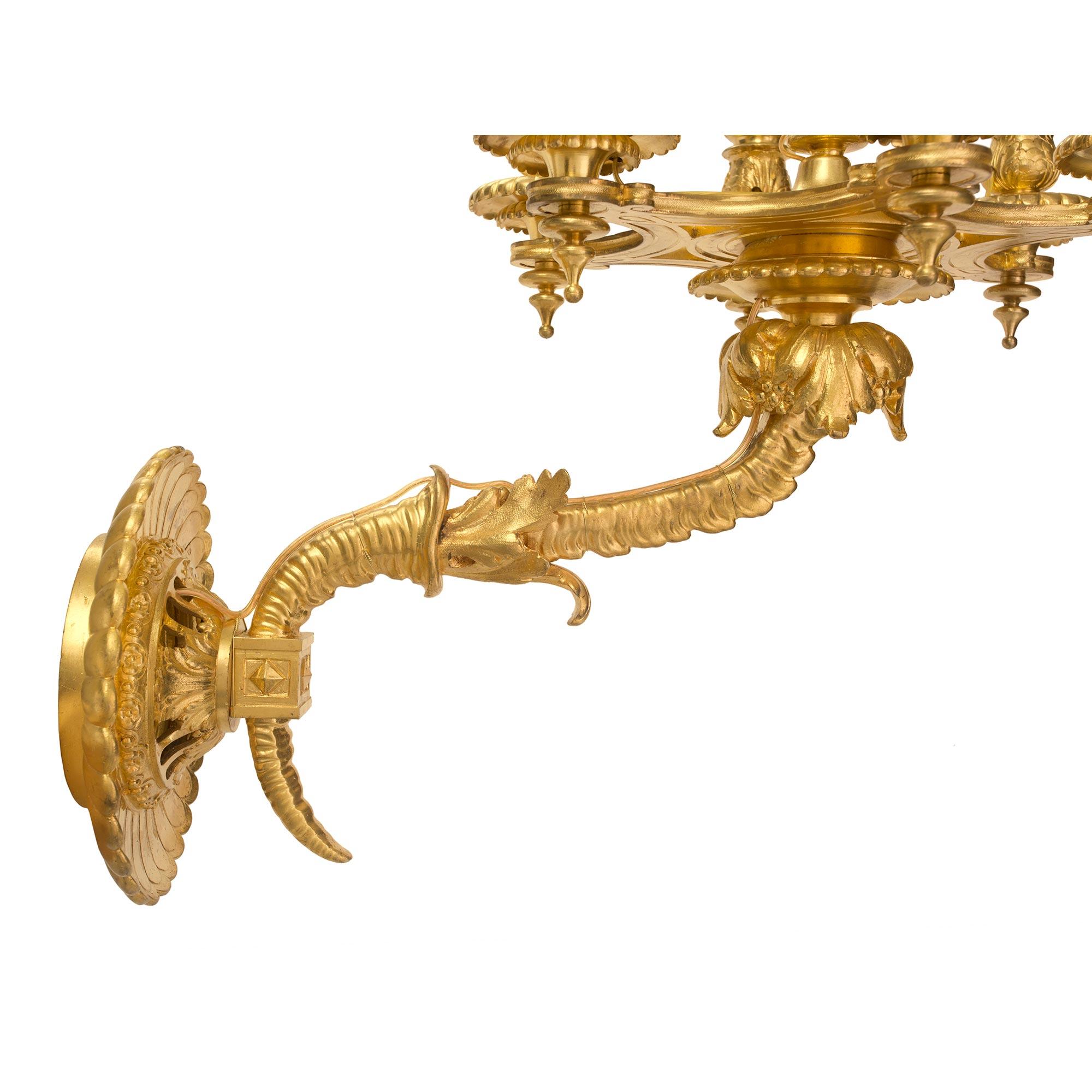 Pareja de candelabros franceses de siete brazos de ormolu de Louis Philippe del siglo XIX en Bueno estado para la venta en West Palm Beach, FL