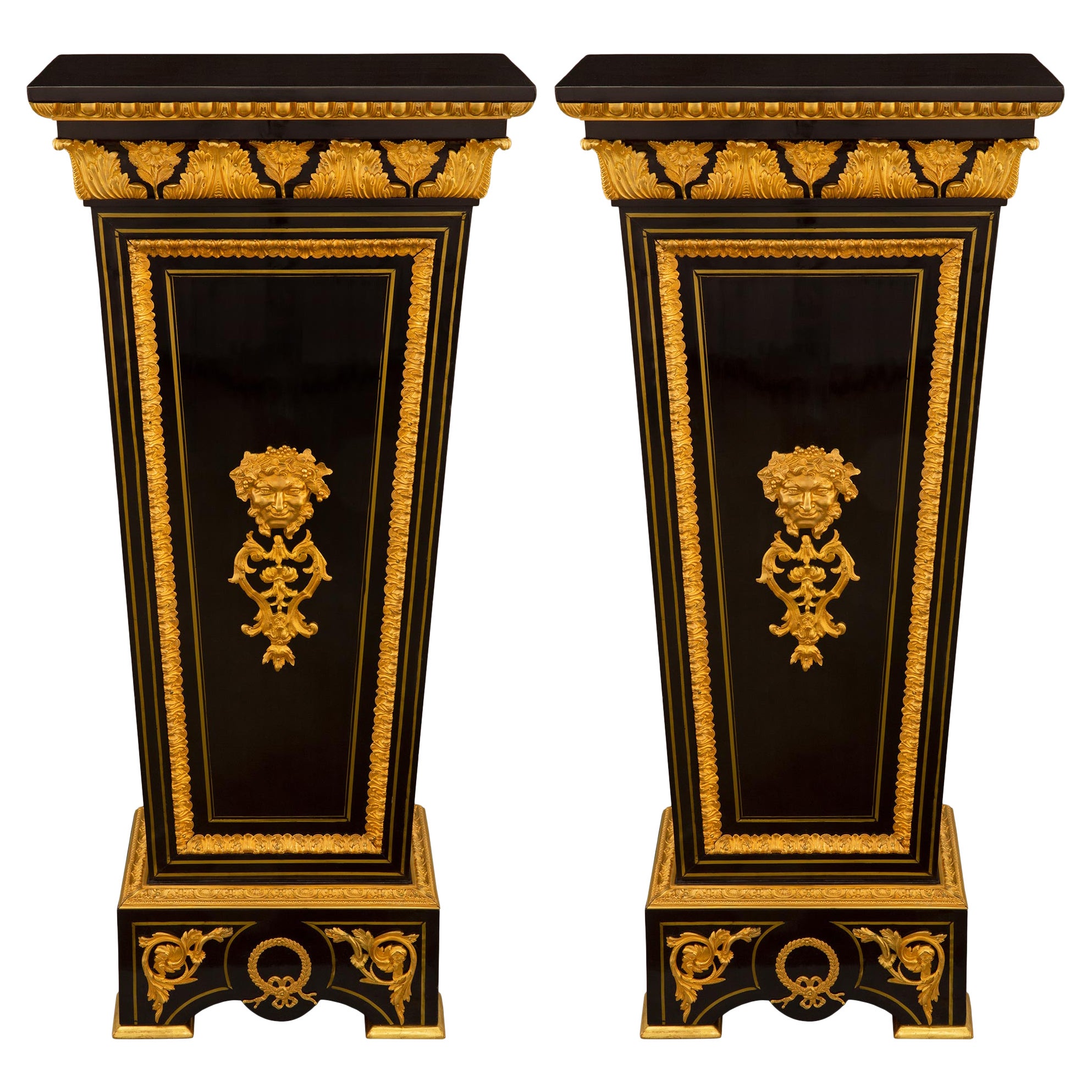 Pareja de pedestales franceses del siglo XIX estilo Luis XIV St. Boulle