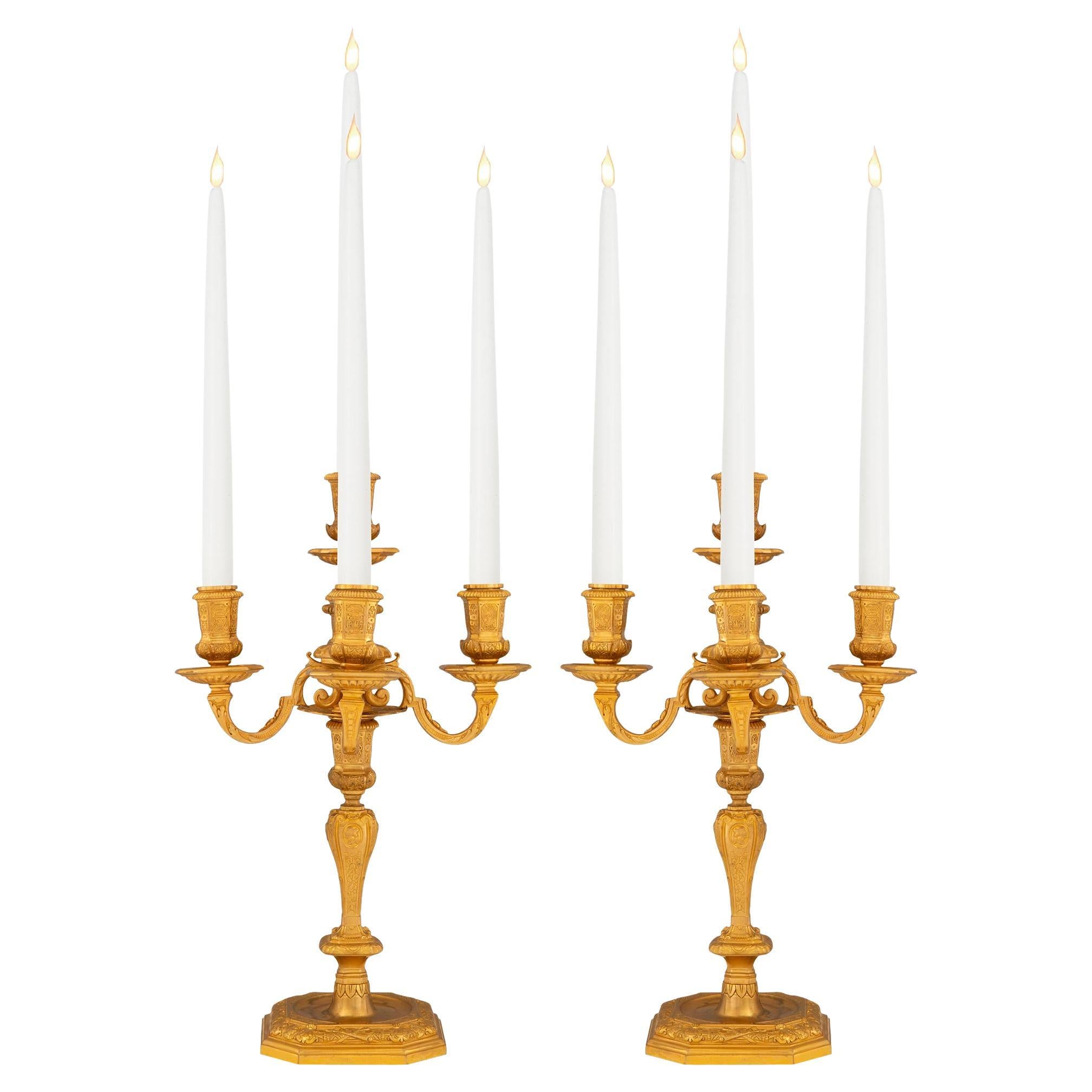 Paire de candélabres en bronze doré de style Louis XIV du 19ème siècle français