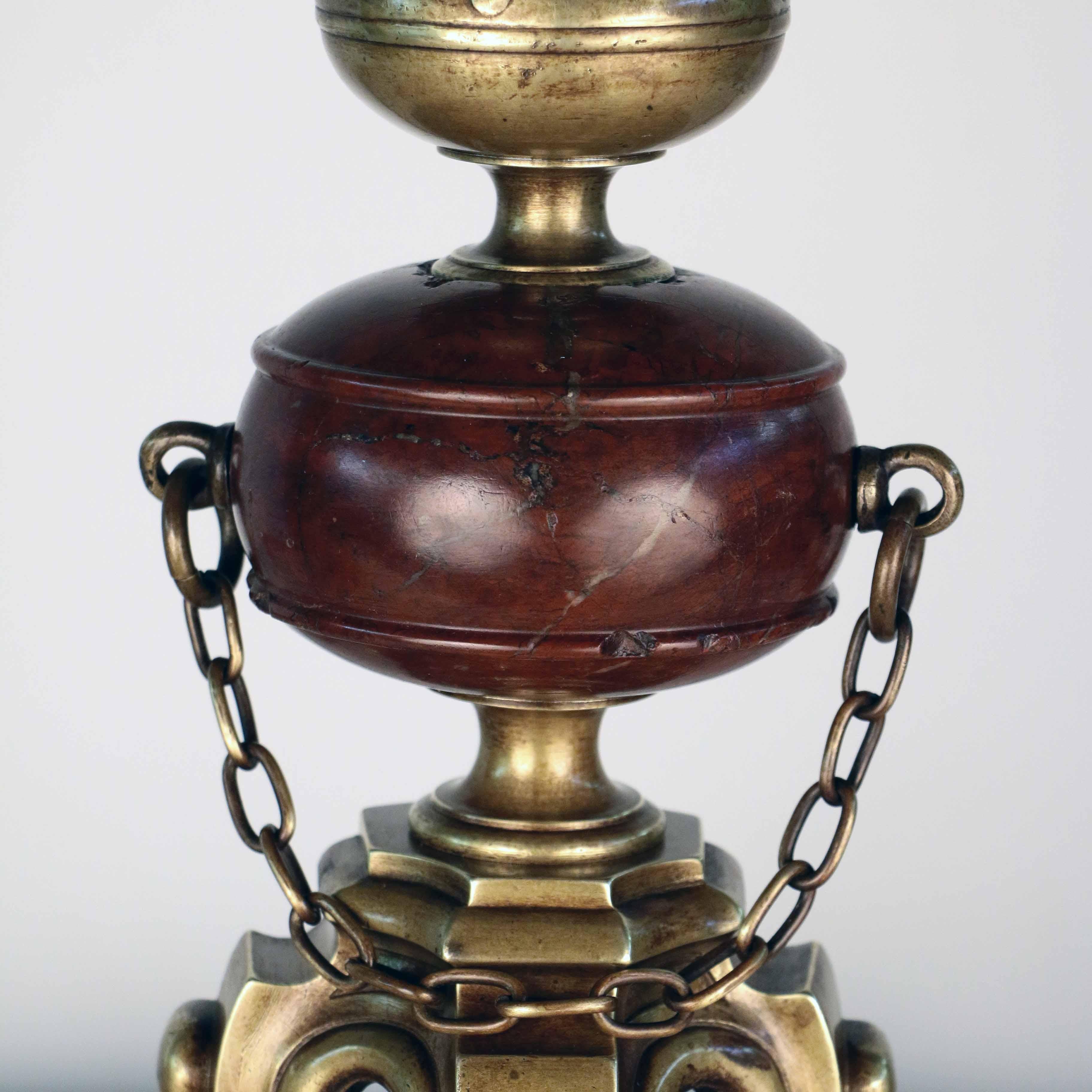 Bronzo Coppia di Chenet / Andirons francesi del XIX secolo in stile Luigi XIV in bronzo e marmo in vendita