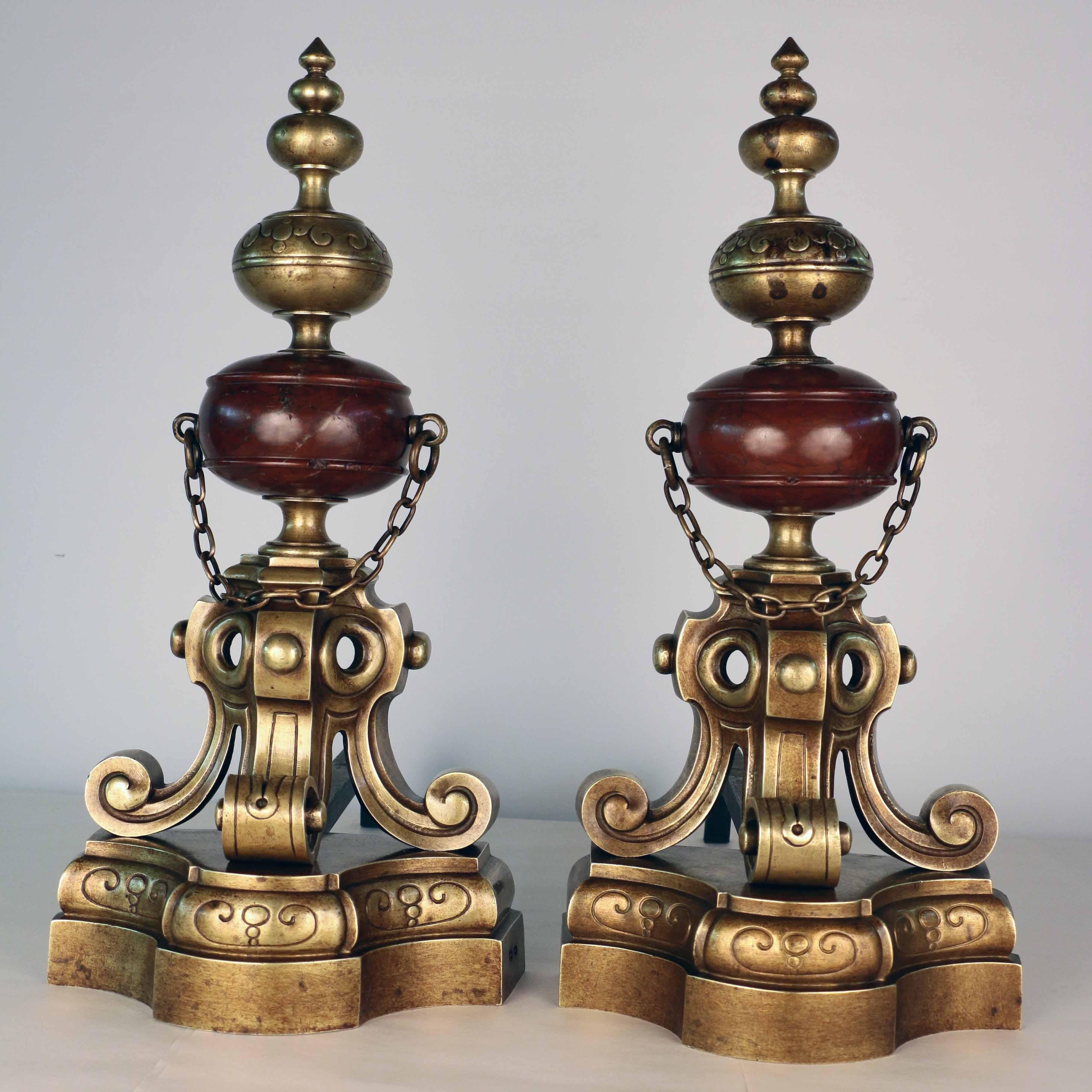 Coppia di Chenet / Andirons francesi del XIX secolo in stile Luigi XIV in bronzo e marmo in vendita 2
