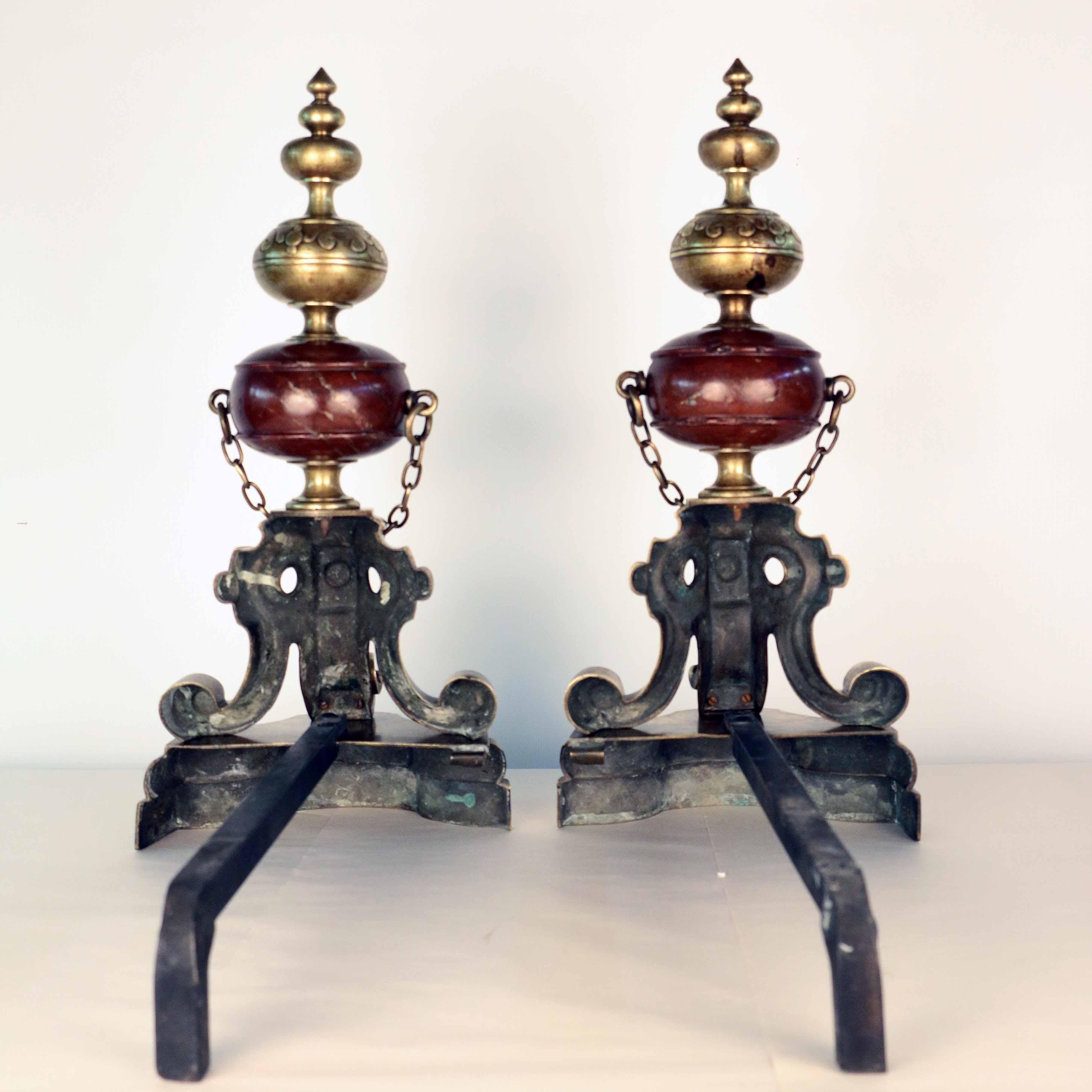 Coppia di Chenet / Andirons francesi del XIX secolo in stile Luigi XIV in bronzo e marmo in vendita 3
