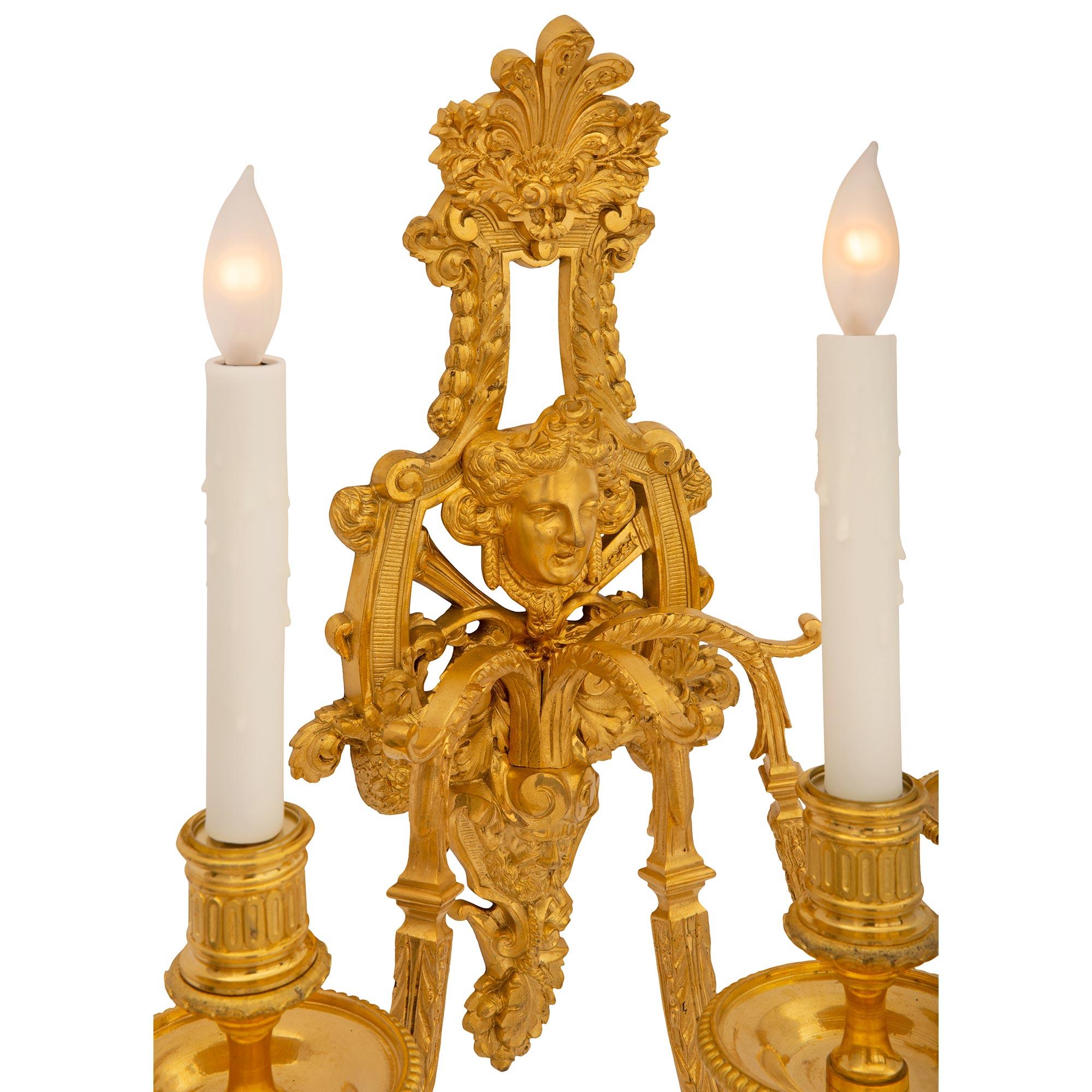 Paire d'appliques à trois bras en bronze doré de style Louis XIV du XIXe siècle français Bon état - En vente à West Palm Beach, FL
