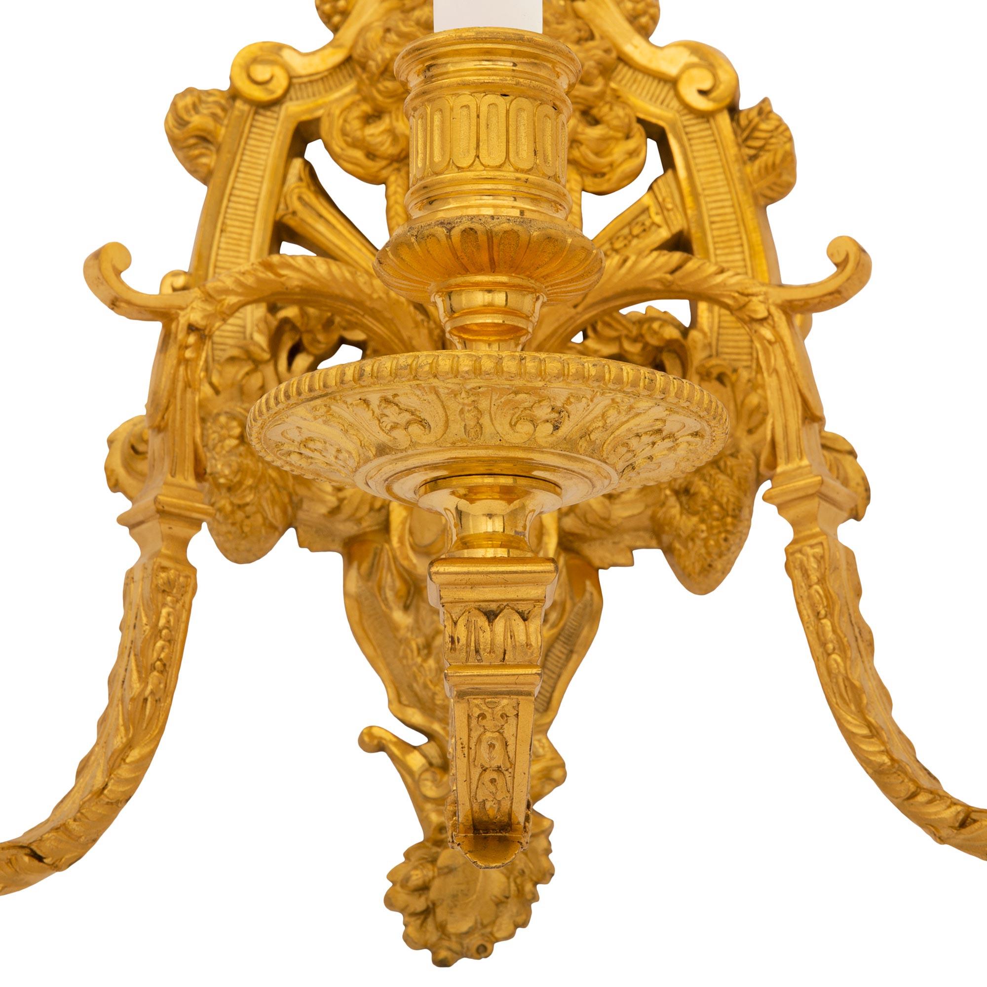 Paire d'appliques à trois bras en bronze doré de style Louis XIV du XIXe siècle français en vente 2