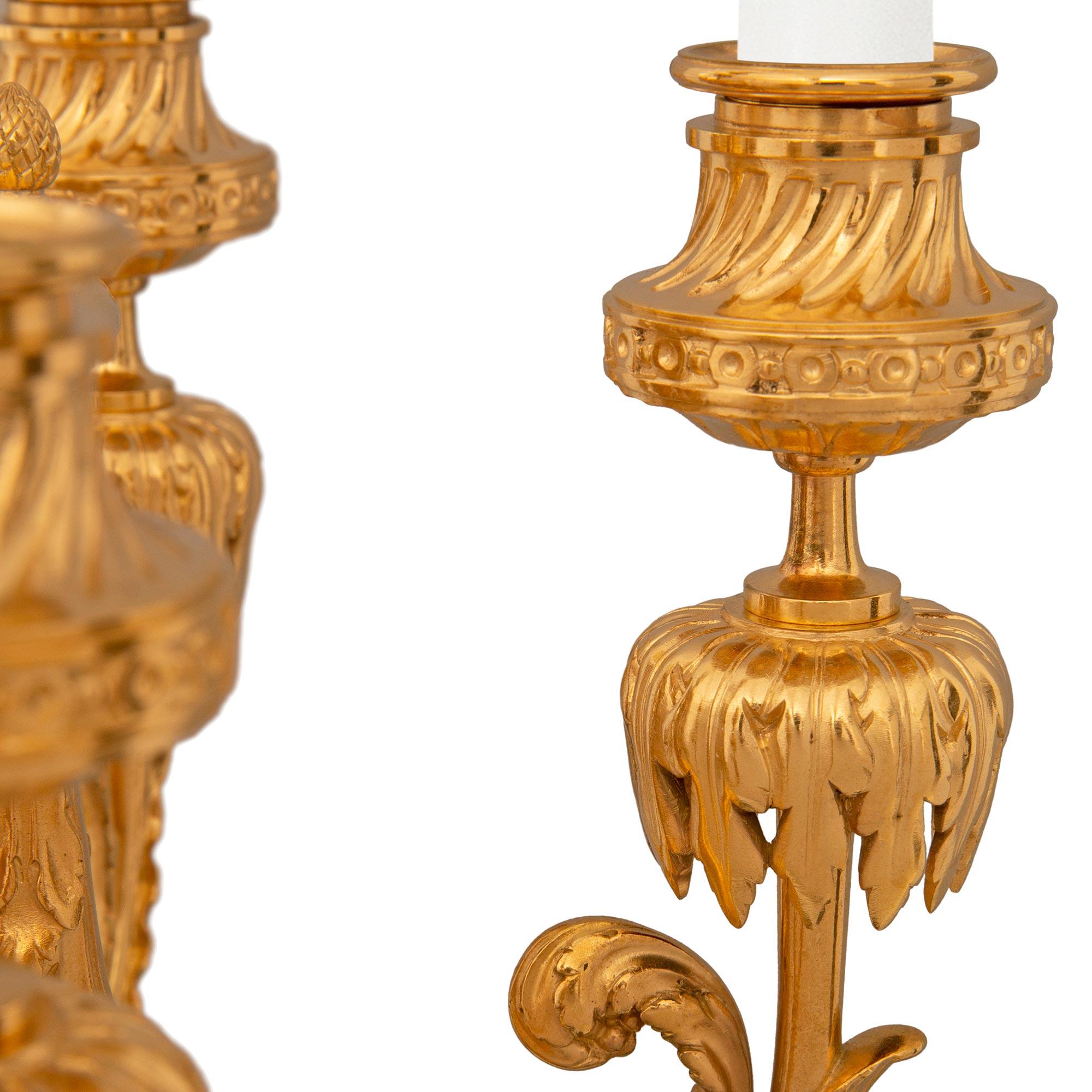Paire de candélabres en cloisonné et bronze doré de style Louis XV du XIXe siècle Bon état - En vente à West Palm Beach, FL