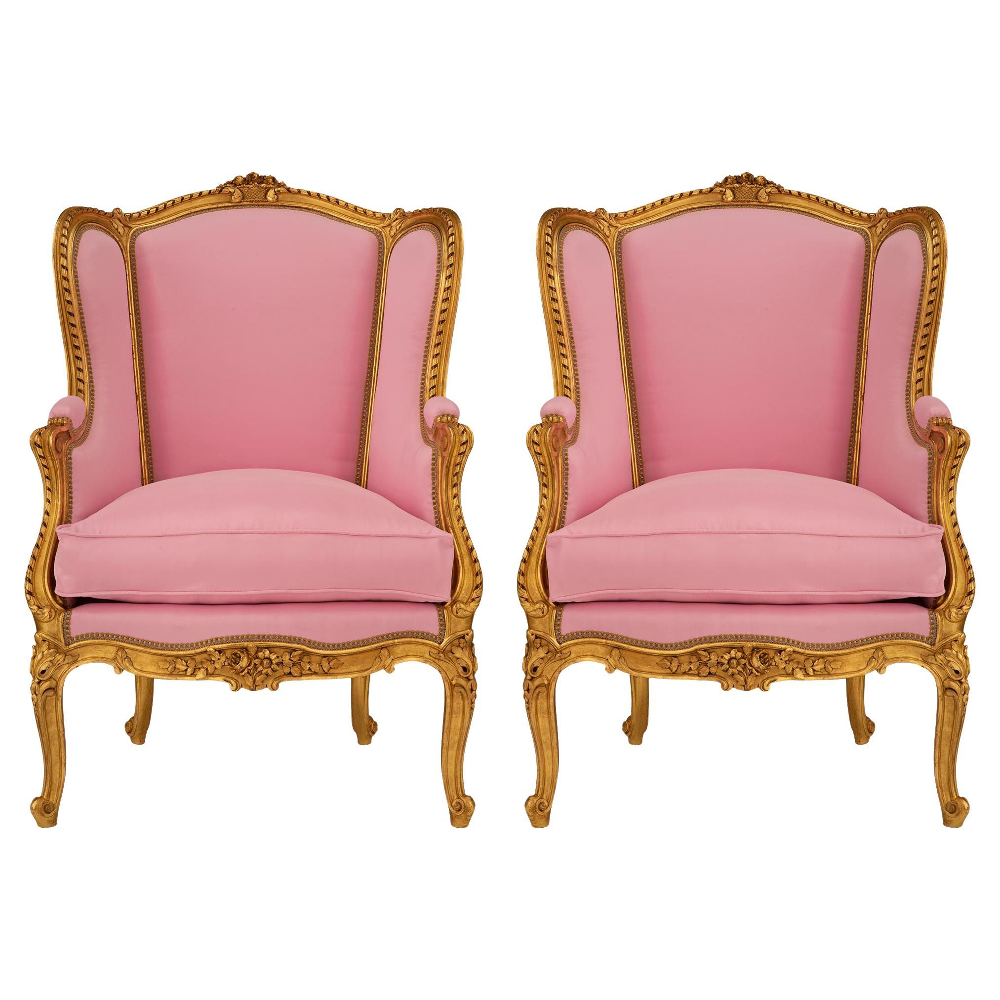 Paire de fauteuils français du XIXe siècle en bois doré de style Louis XV du XIXe siècle