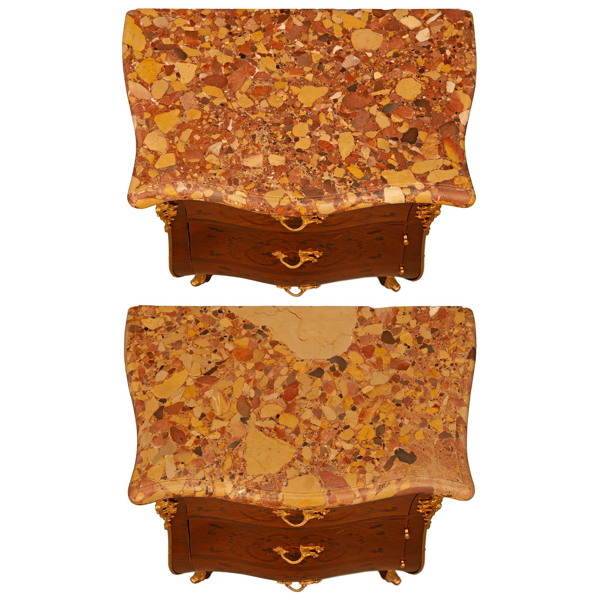 Coppia di cassapanche francesi del XIX secolo in legno di Re e tulipano di stile Luigi XV in vendita 5