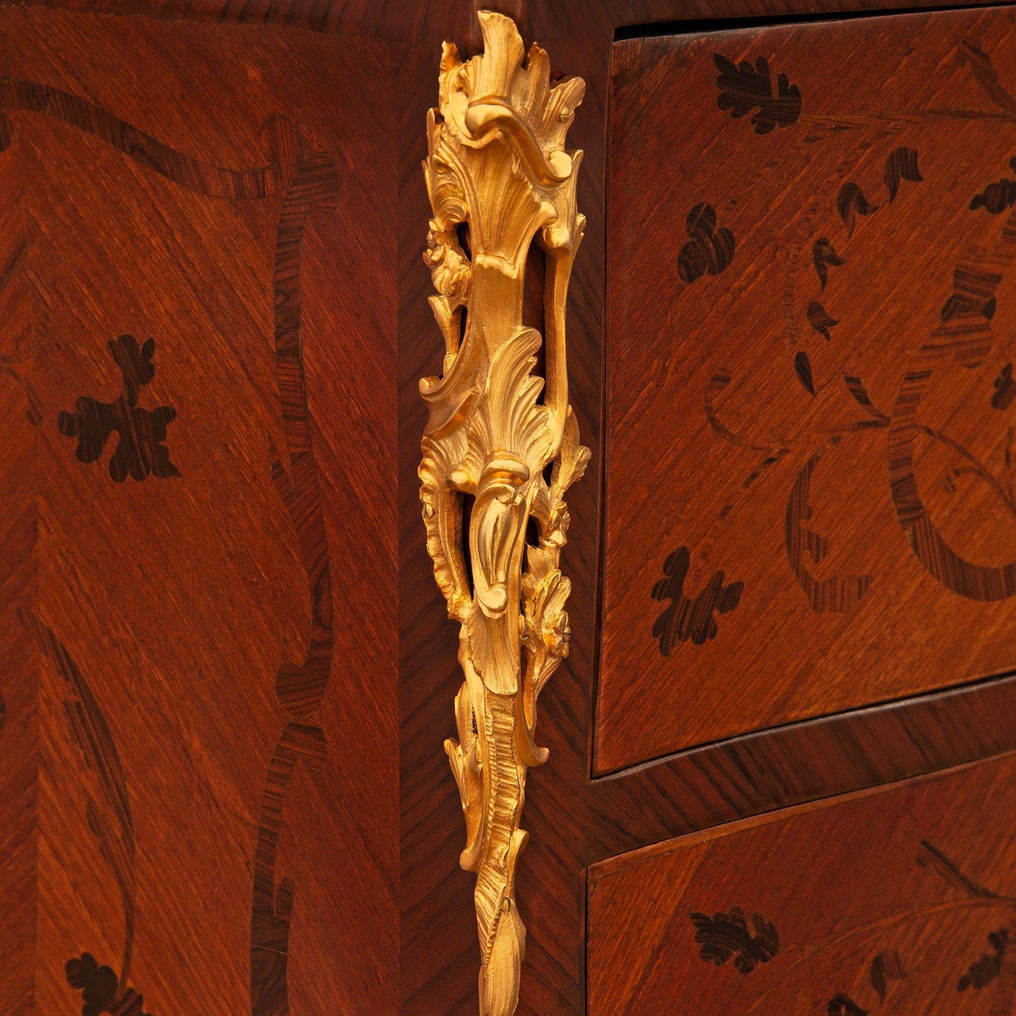 Coppia di cassapanche francesi del XIX secolo in legno di Re e tulipano di stile Luigi XV in vendita 1