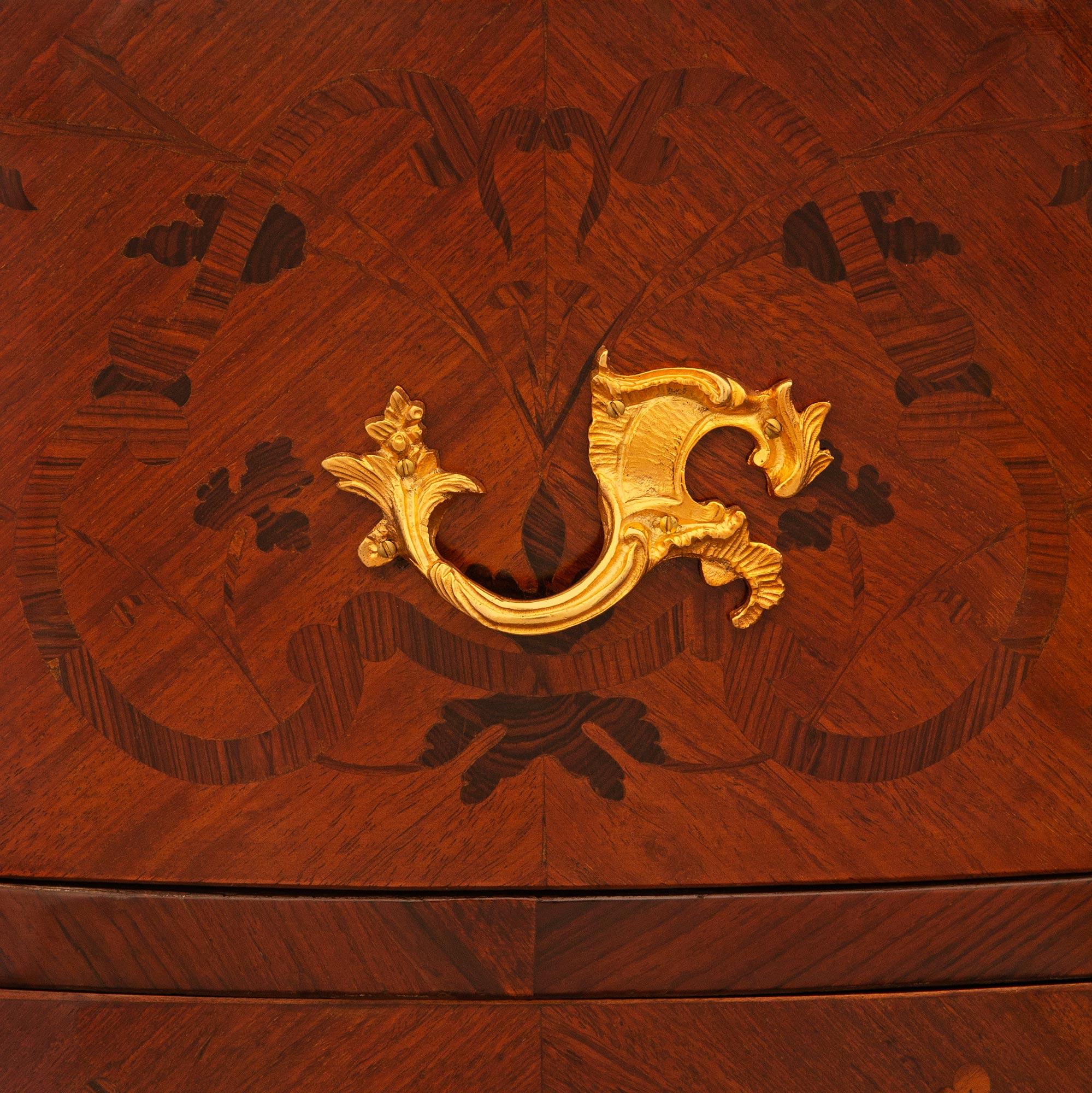 Coppia di cassapanche francesi del XIX secolo in legno di Re e tulipano di stile Luigi XV in vendita 2