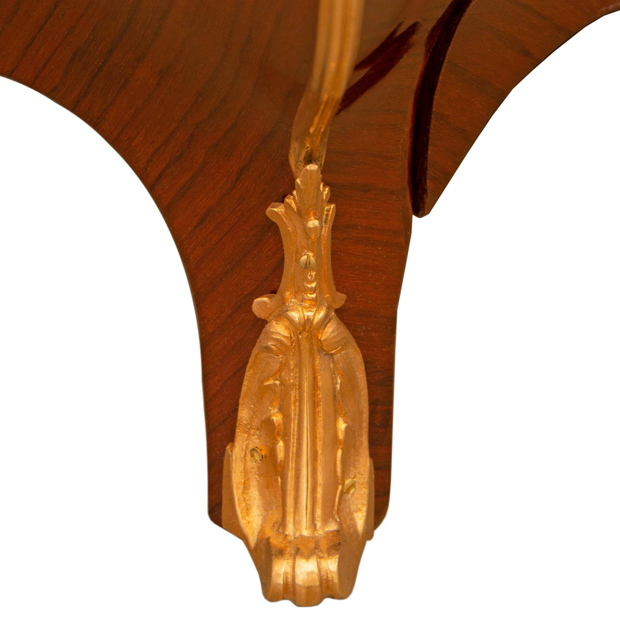 Coppia di cassapanche francesi del XIX secolo in legno di Re e tulipano di stile Luigi XV in vendita 4