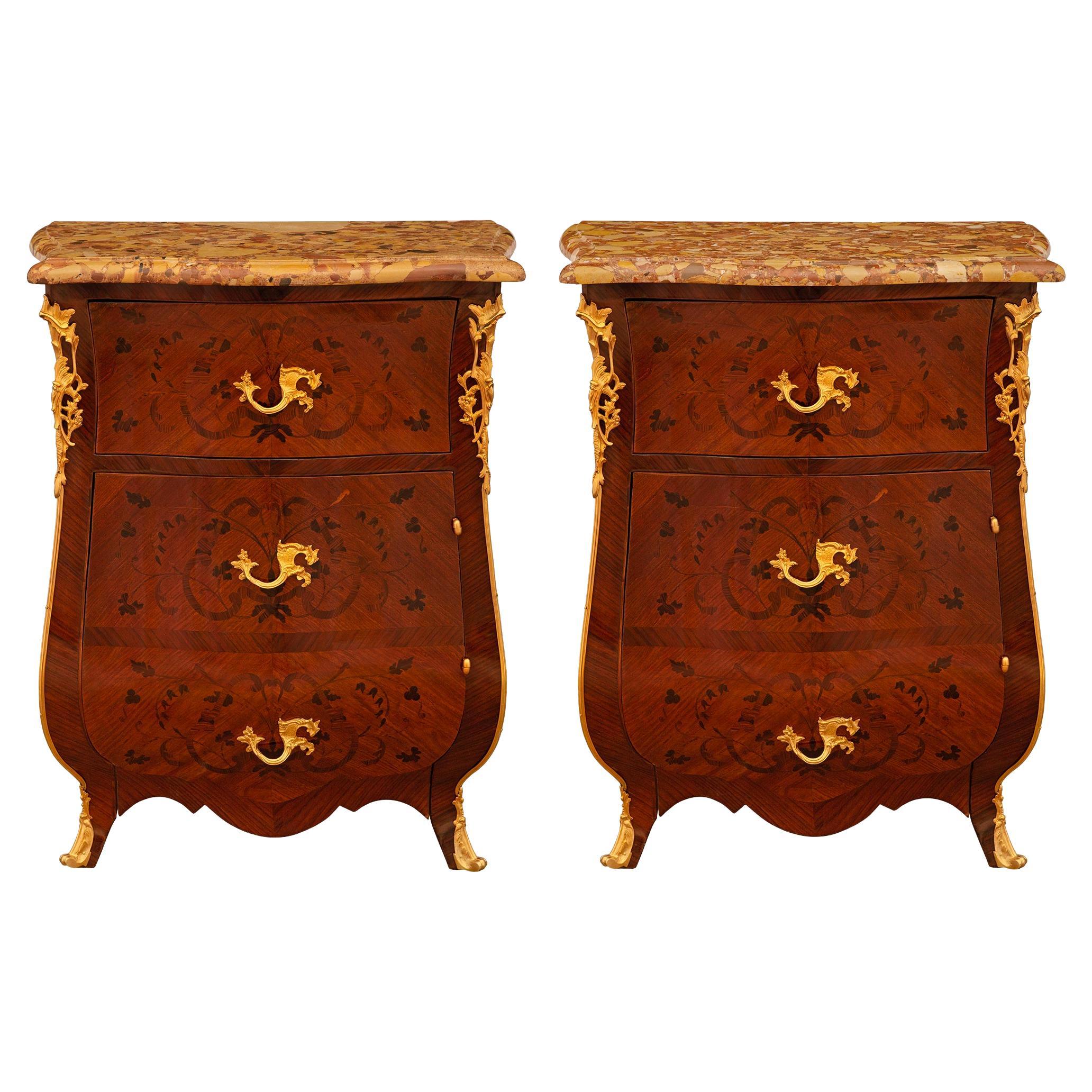Pareja de cofres franceses del siglo XIX de madera de rey y tulipwood de estilo Luis XV