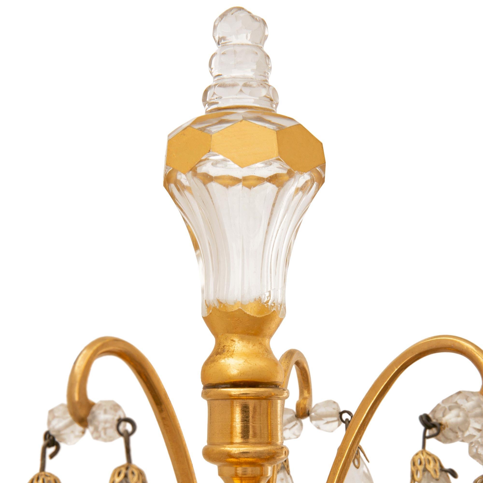 par de apliques franceses del siglo xix de estilo Luis XV de ormolu, amatista y cristal en Bueno estado para la venta en West Palm Beach, FL
