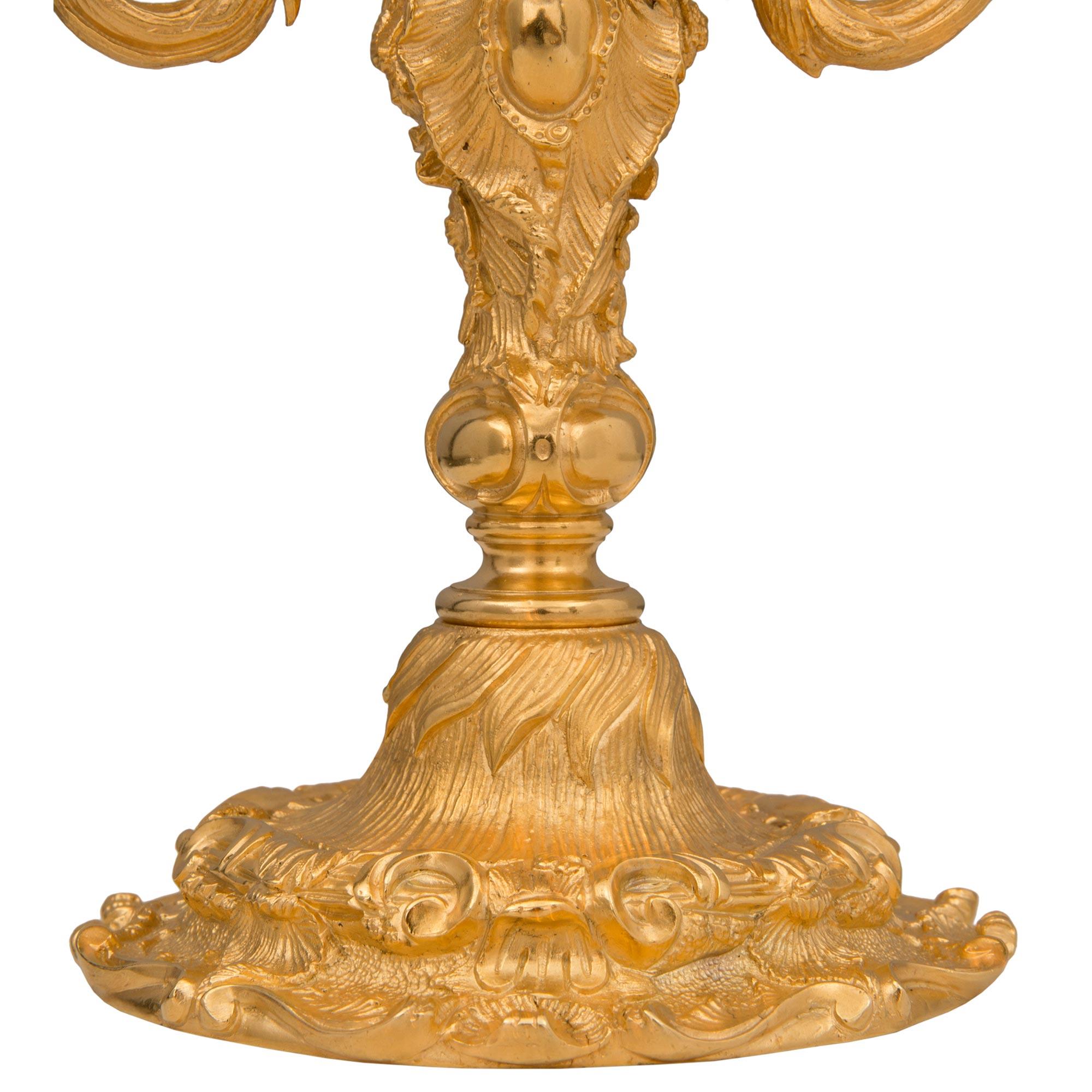 Coppia di lampade Bouillotte francesi del XIX secolo in stile Luigi XV con ormeggio e tole in vendita 3