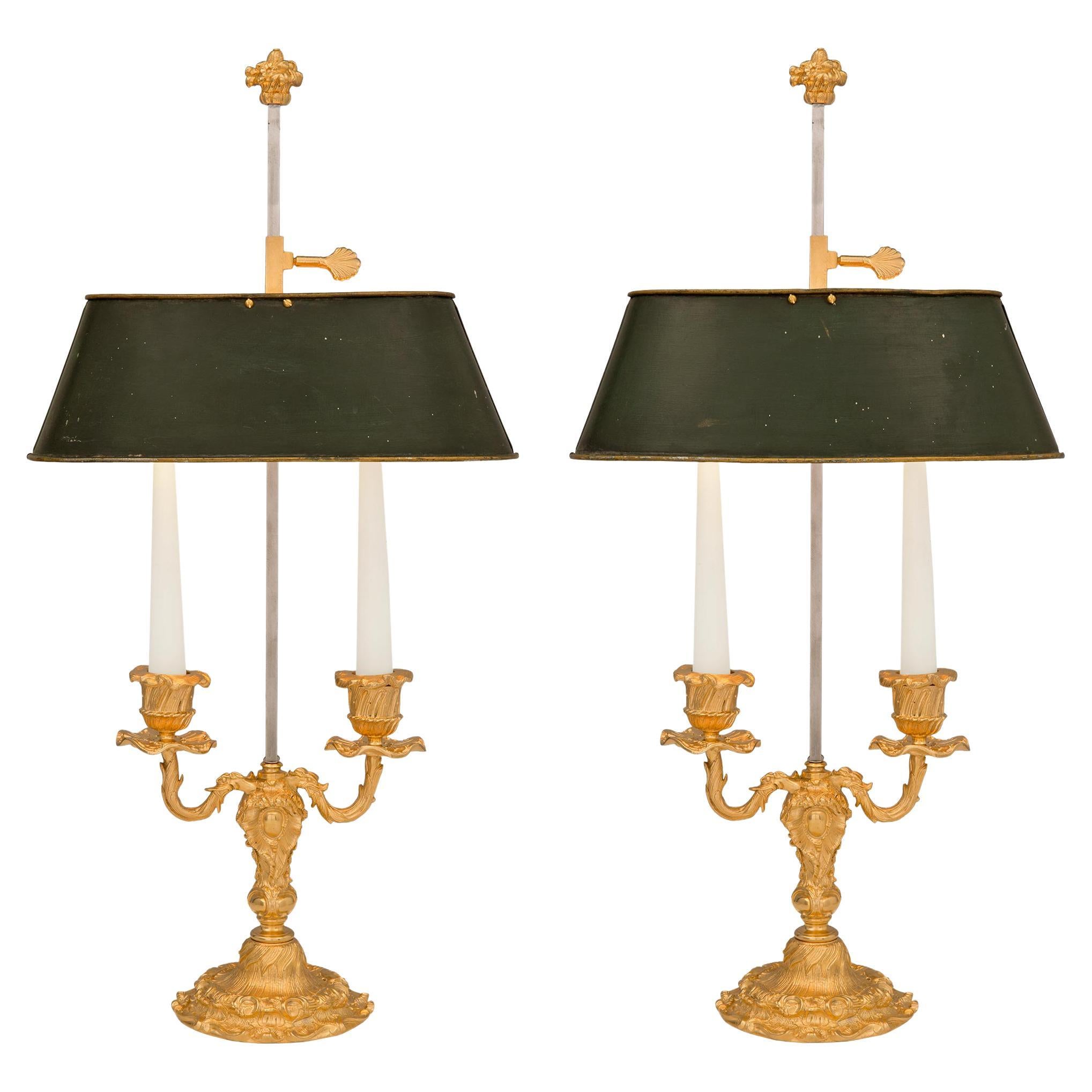 Paire de lampes bouillotte françaises Louis XV du 19ème siècle en bronze doré et tôle