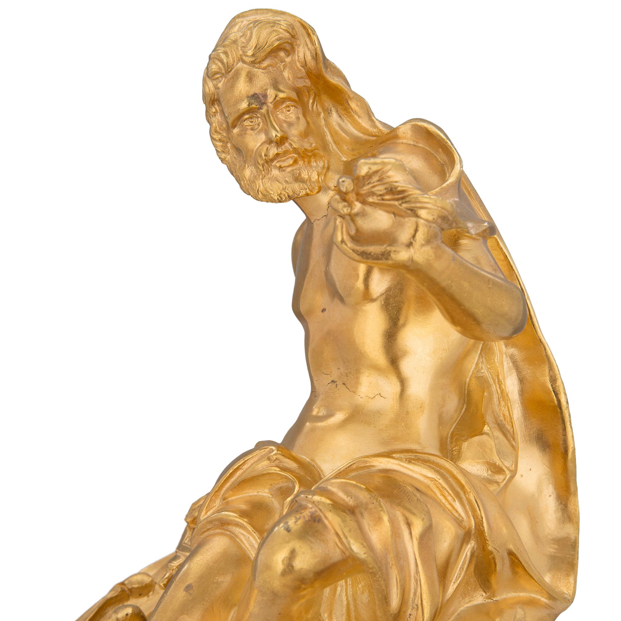 XIXe siècle Paire de chenets Louis XV en bronze doré du 19ème siècle français en vente