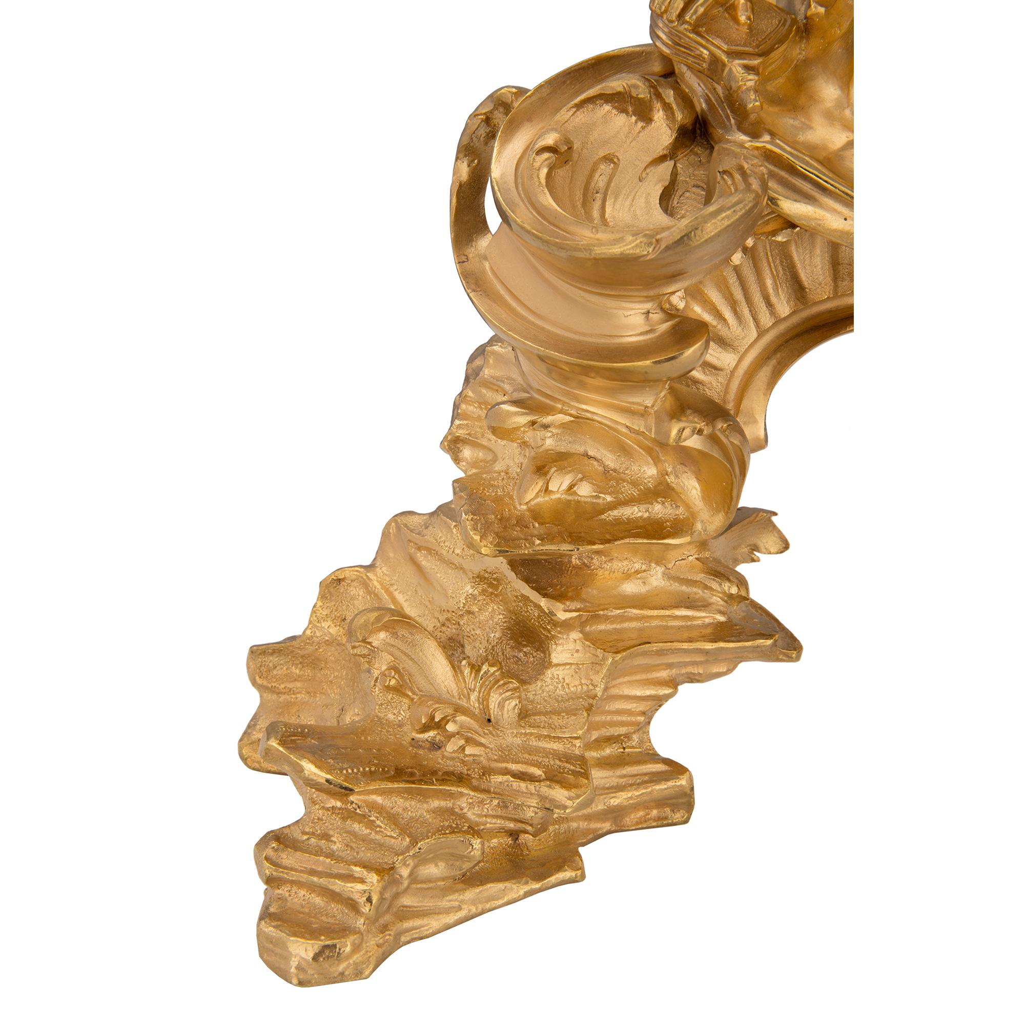 Paar französische Goldbronze-Feuerböcke im Stil Louis XV. des 19. Jahrhunderts im Angebot 4