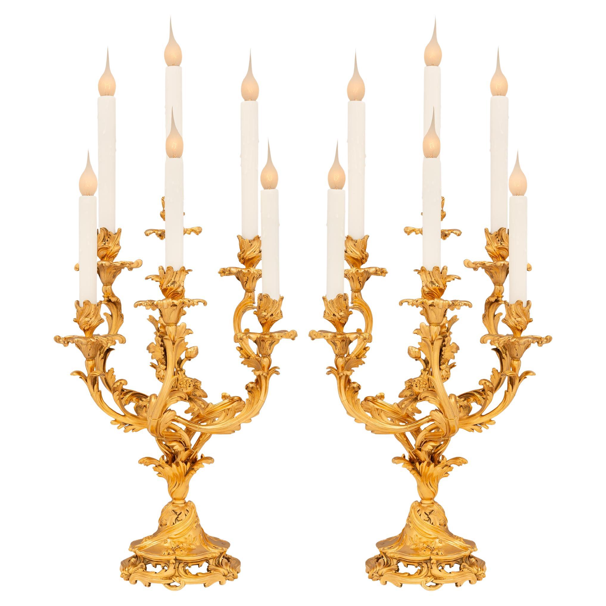 coppia di candelabri francesi del XIX secolo in stile Luigi XV in Ormolu