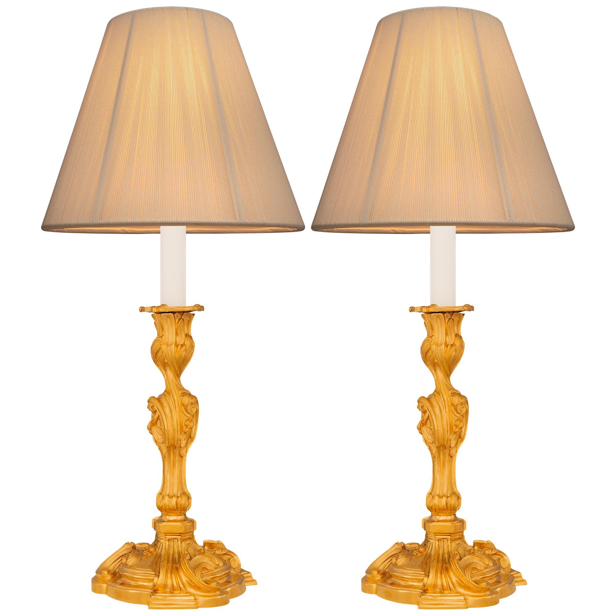 Paar Französisch 19. Jahrhundert Louis XV St. Ormolu Kerzenständer Lampe im Angebot 2