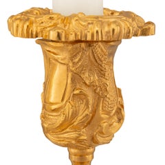 Paire de bougeoirs Louis XV du 19ème siècle en bronze doré