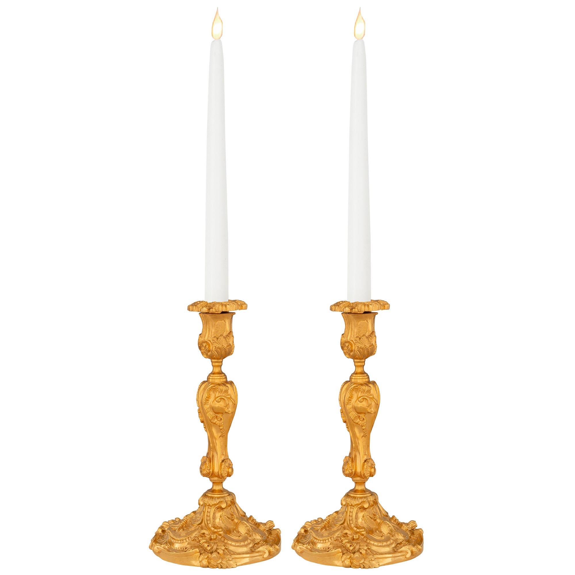 Paar französische Ormolu-Leuchter aus dem 19. Jahrhundert im Stil Louis XV