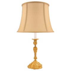 Coppia di lampade francesi del XIX secolo in stile Luigi XV con ormolatura