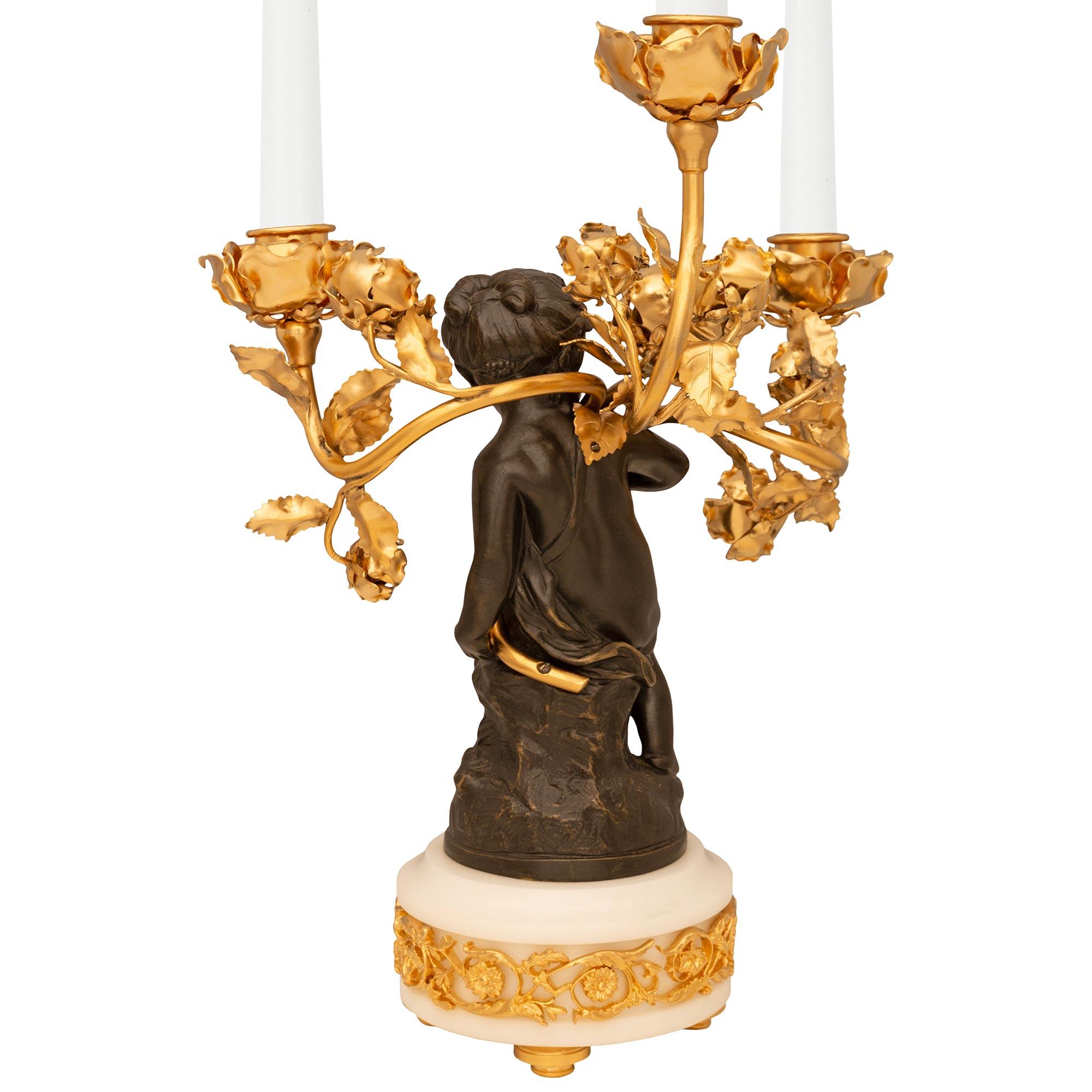 coppia di candelabri francesi del XIX secolo in stile Luigi XV con ormeggio, marmo e bronzo in vendita 5